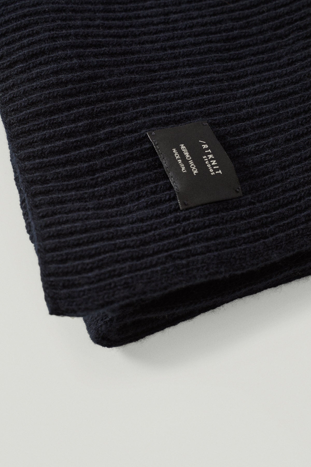 the woolen ribbed scarf blue navy