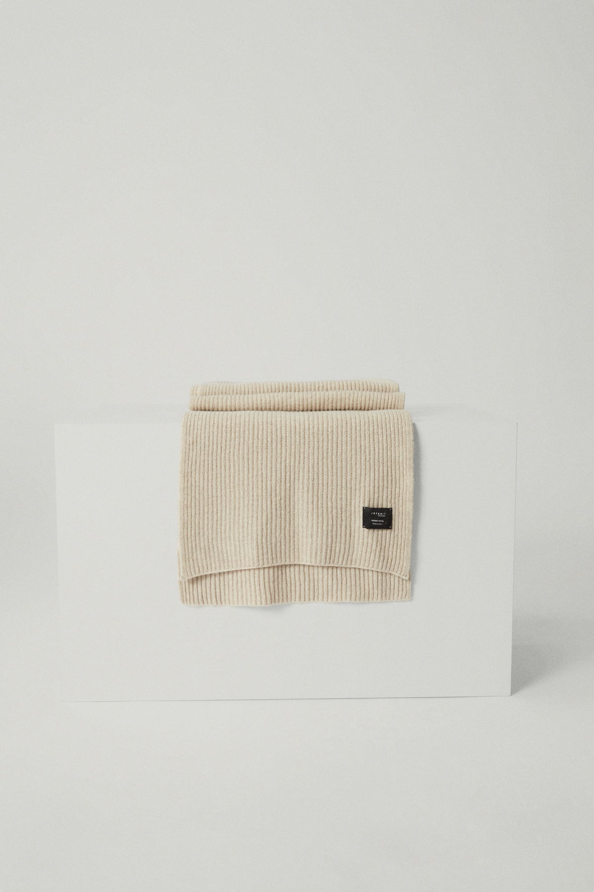 the woolen ribbed scarf ecru