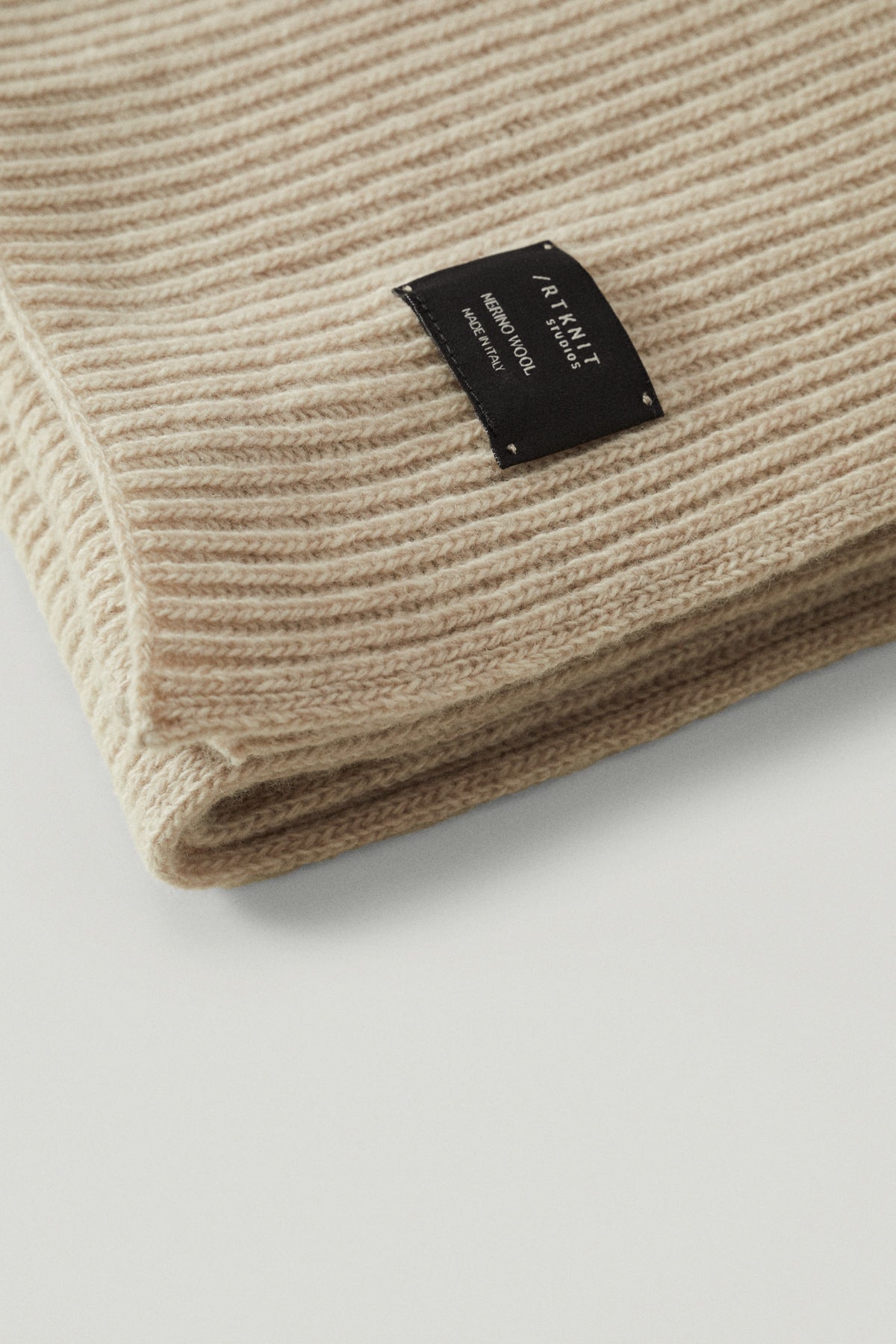 the woolen ribbed scarf ecru