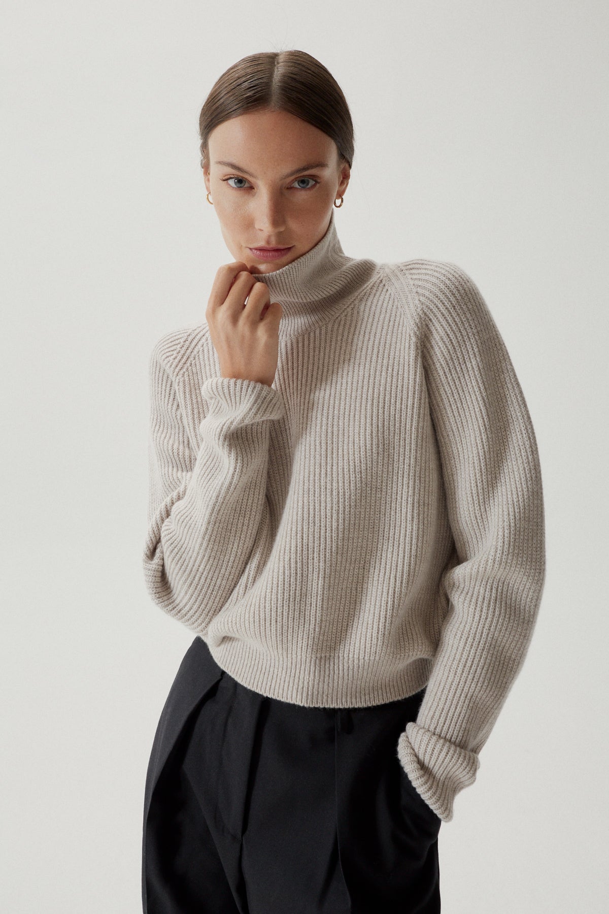 the merino wool cropped high neck greige