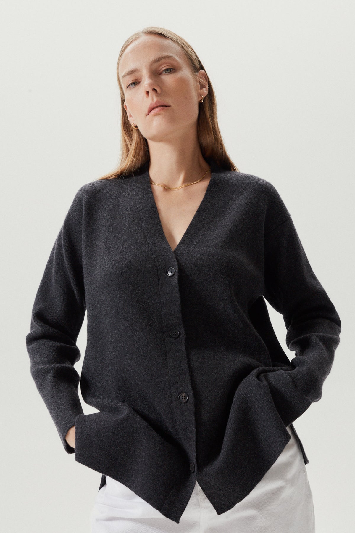the superior cashmere chunky cardigan charcoal grey