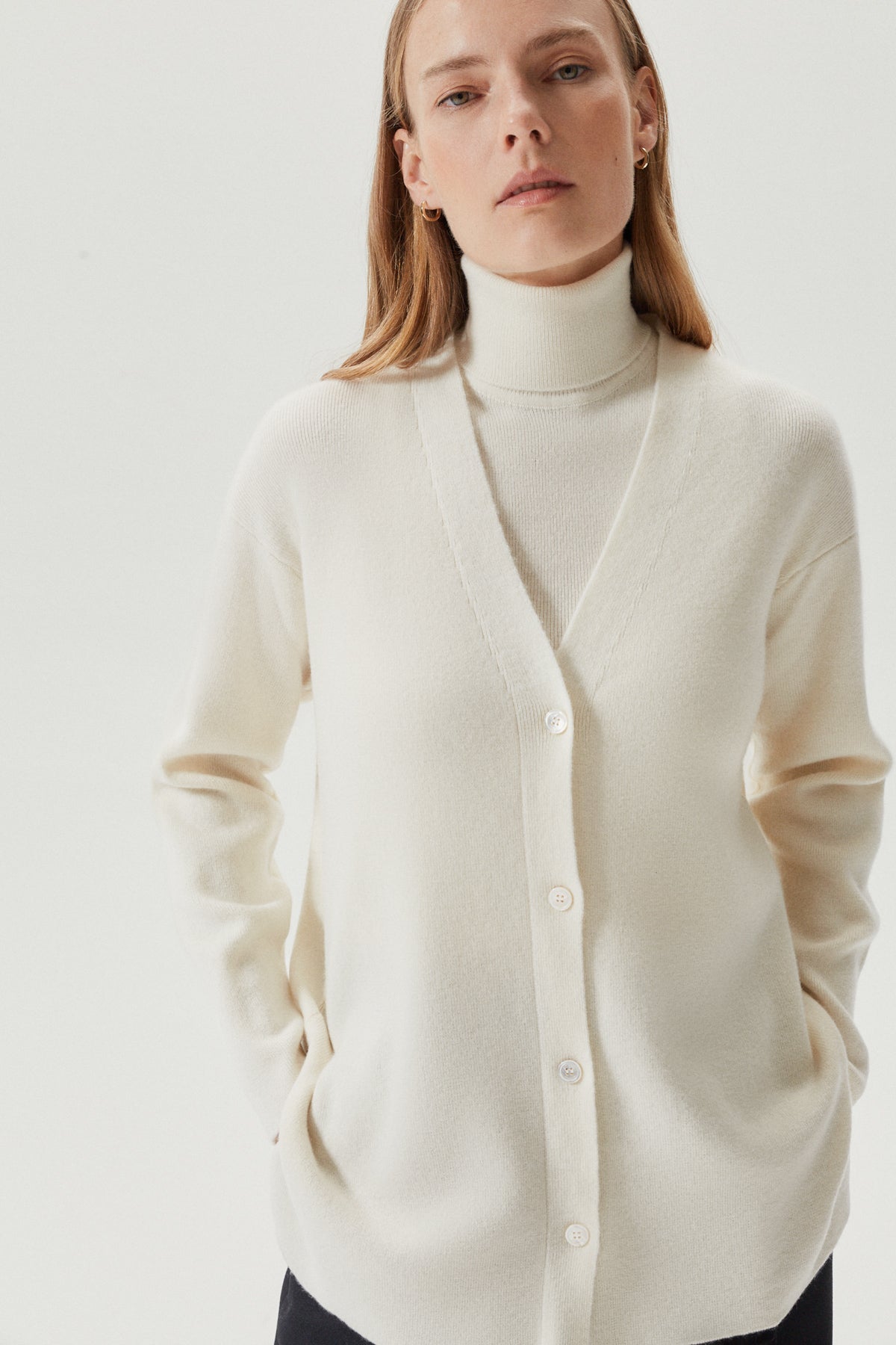 the superior cashmere chunky cardigan snow white