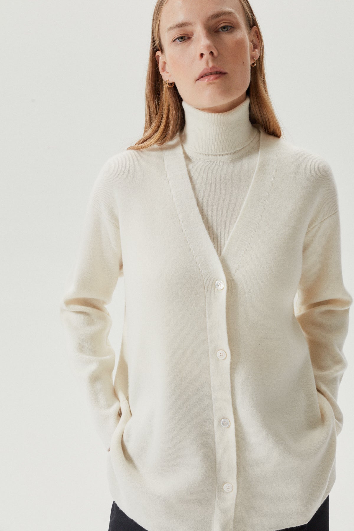 the superior cashmere chunky cardigan snow white