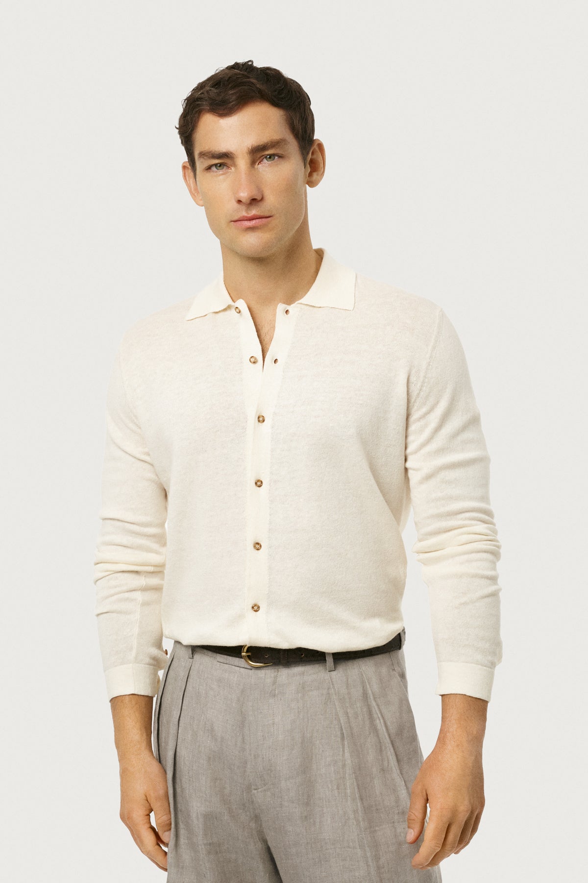 La chemise en tricot en coton en lin