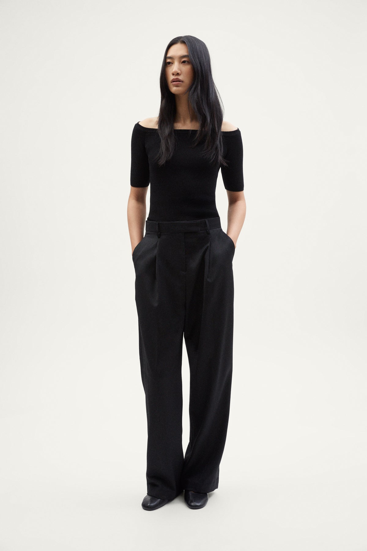 the organic cotton off the shoulder top black