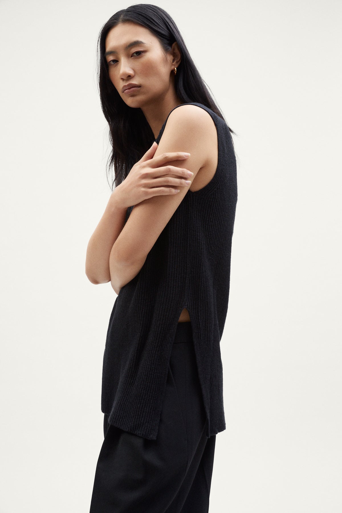 The Linen Cotton Ribbed Vest black