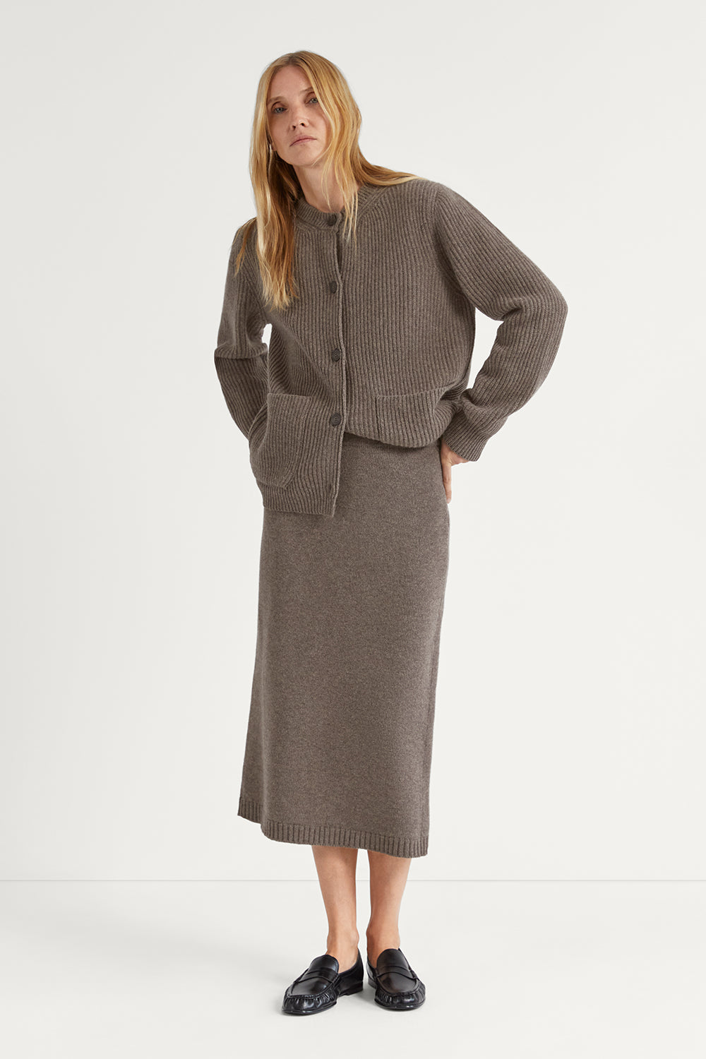 The Woolen Pencil Skirt Taupe