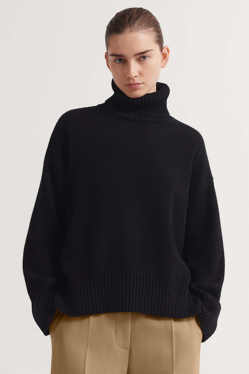 The Woolen Chunky Roll-Neck Black