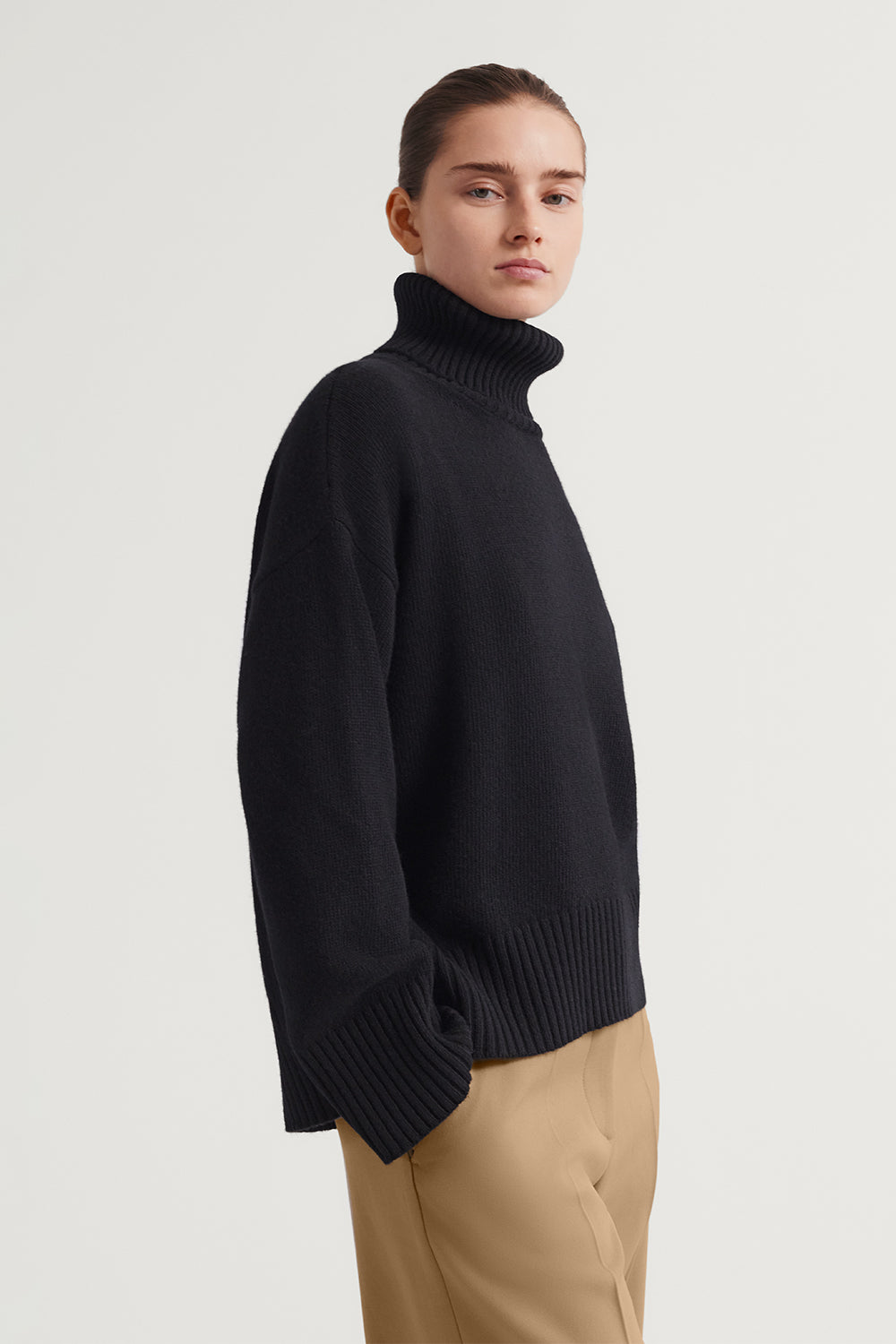 The Woolen Chunky Roll-Neck Black