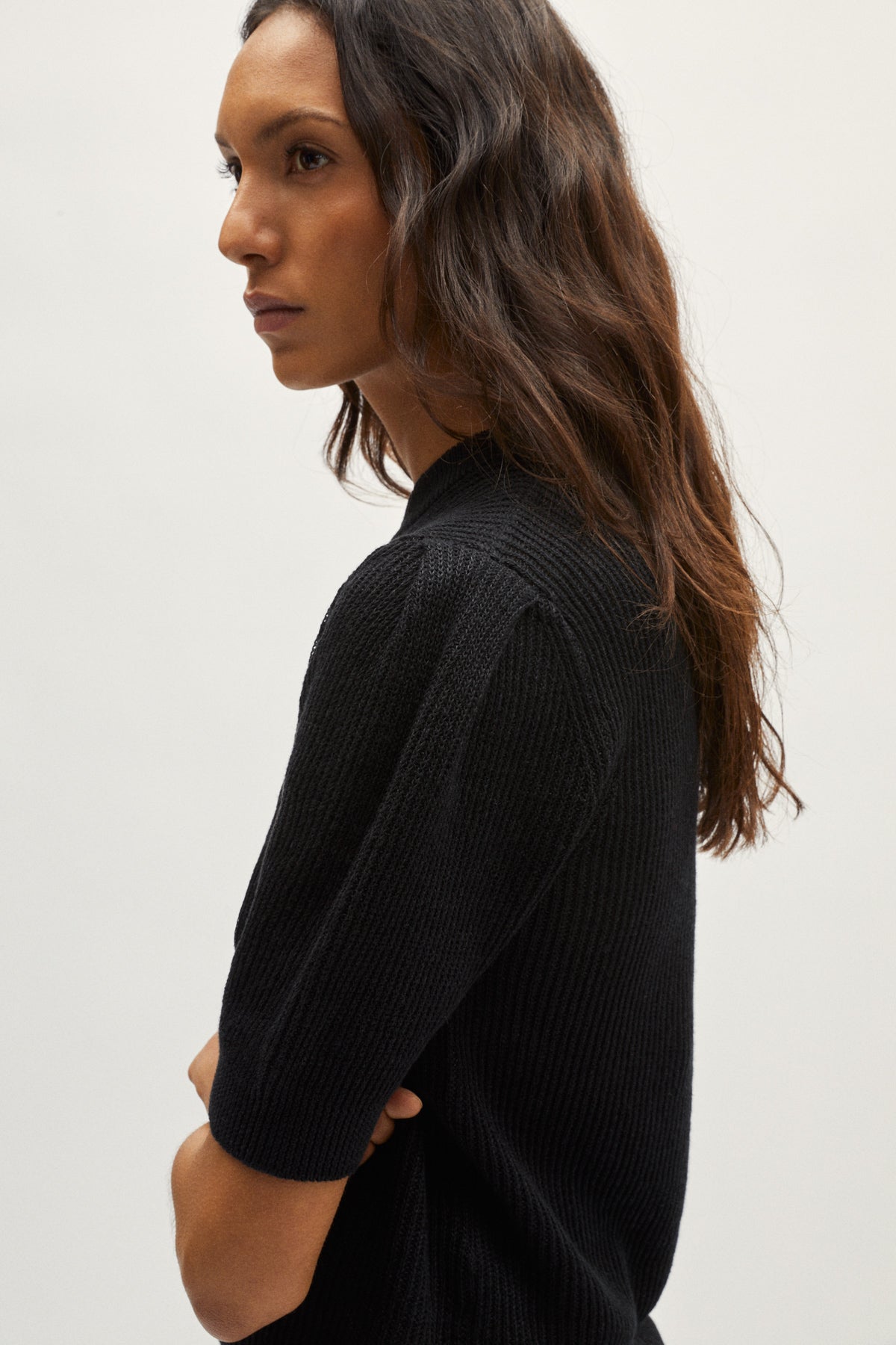 the linen cotton ribbed t shirt with pinces black