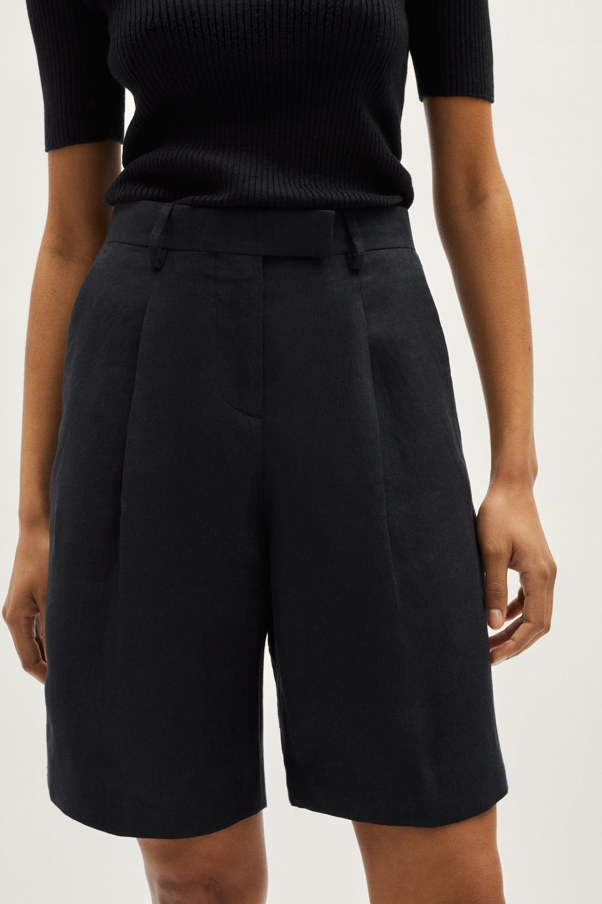 the linen twill shorts black