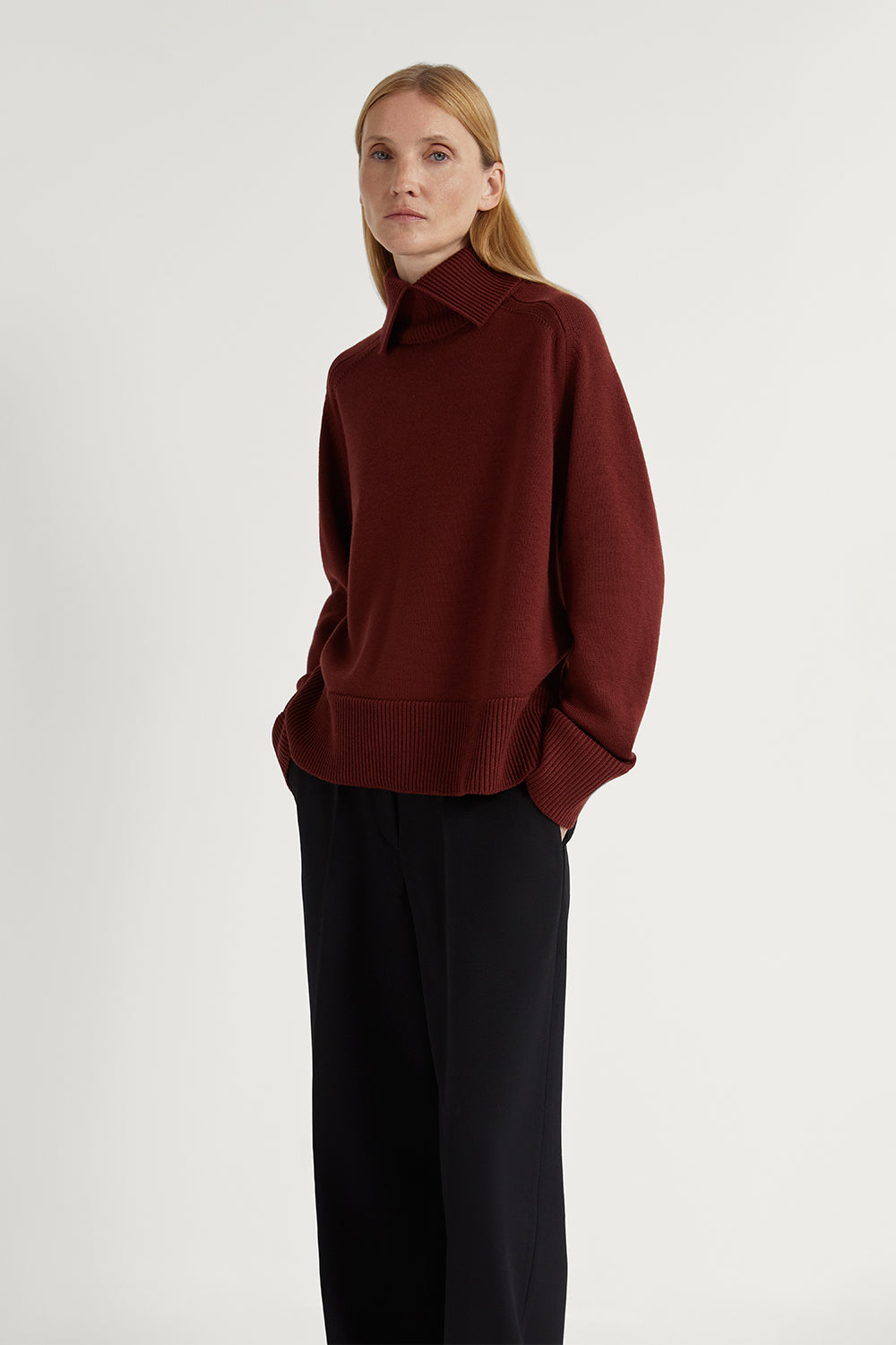 The Merino Wool Boxy With Special High Neck Tuscan Red