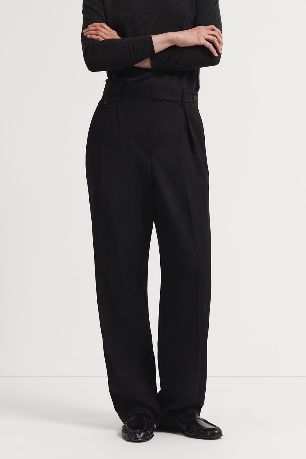 The Twill Wool Tailored Pants with Kissing Pleat Black