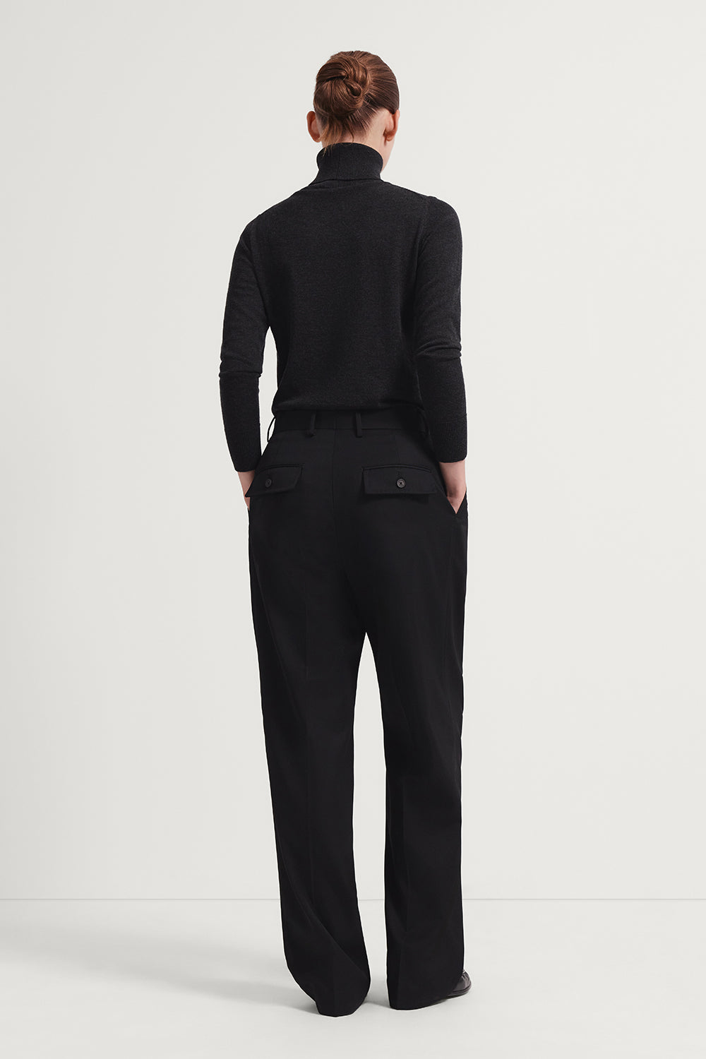 The Twill Wool Tailored Pants with Kissing Pleat Black