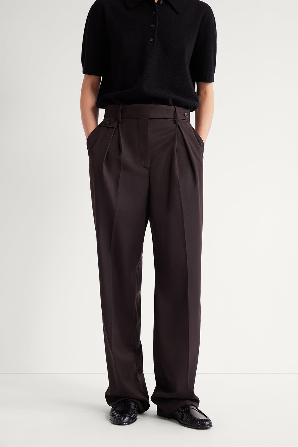 The Twill Wool Tailored Pants with Kissing Pleat Deep Brown
