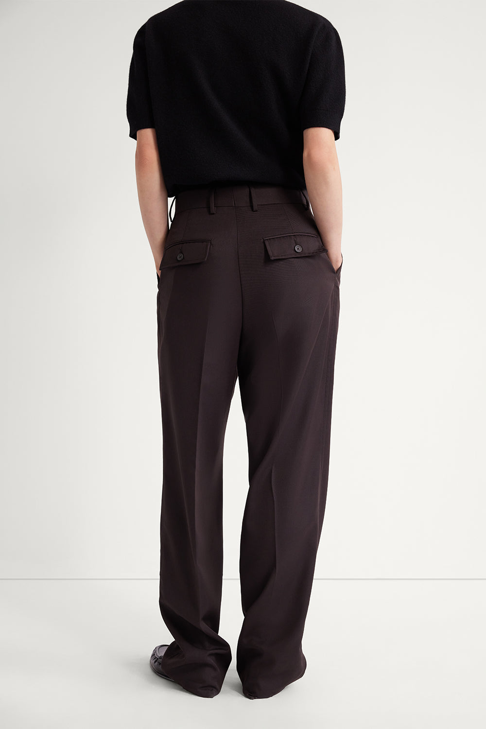 The Twill Wool Tailored Pants with Kissing Pleat Deep Brown