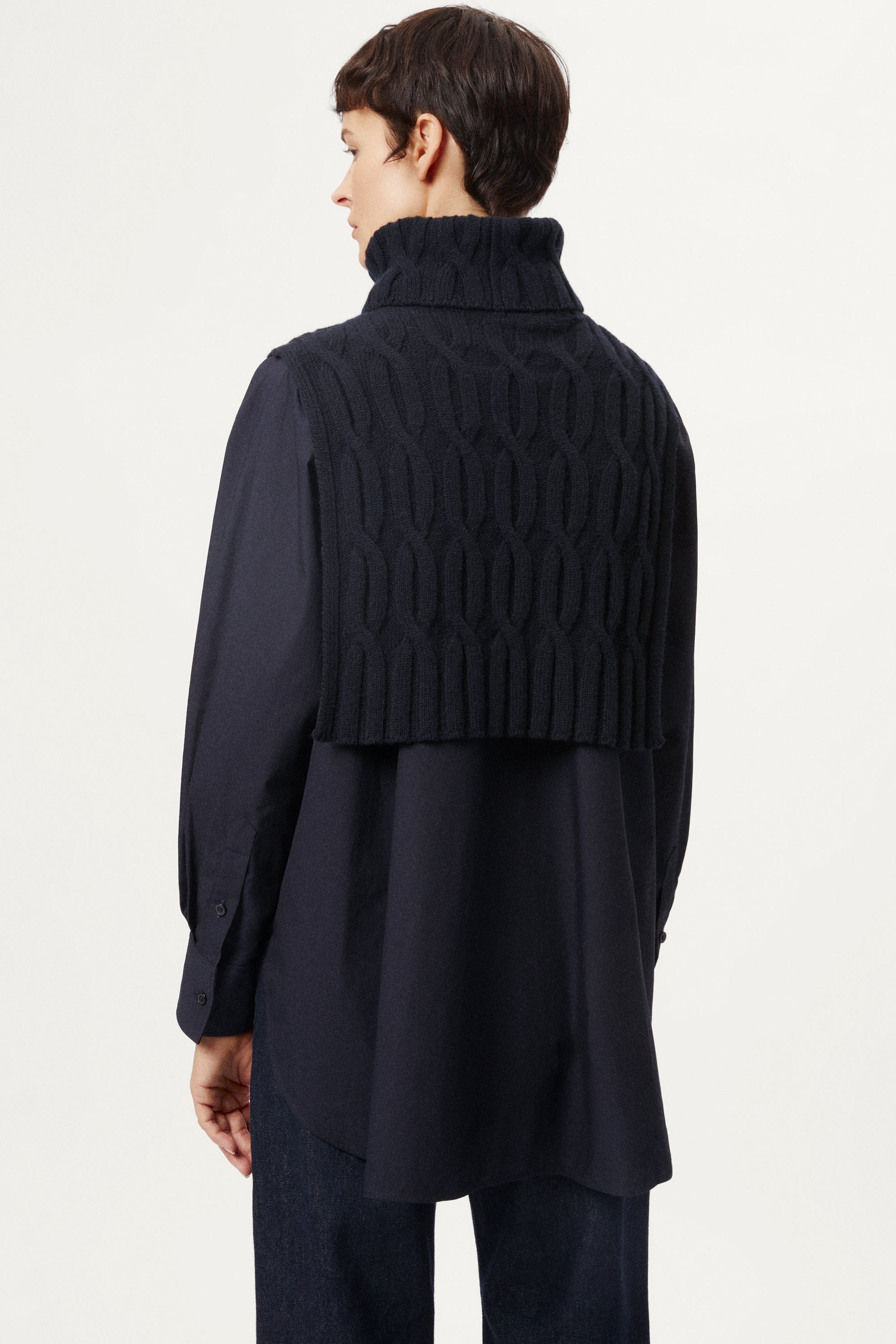 The Woolen Cable Bib