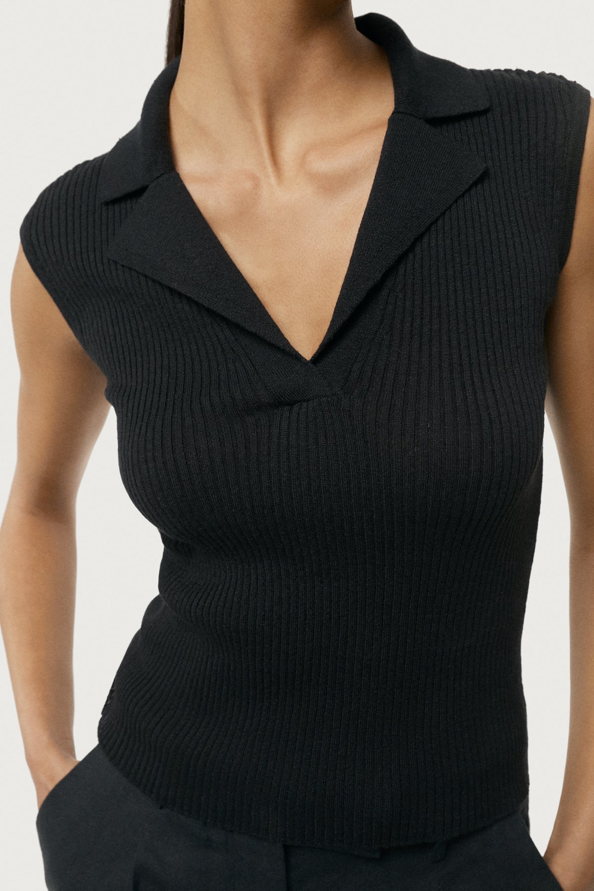 The Linen Cotton Lapel-Neck Top Black