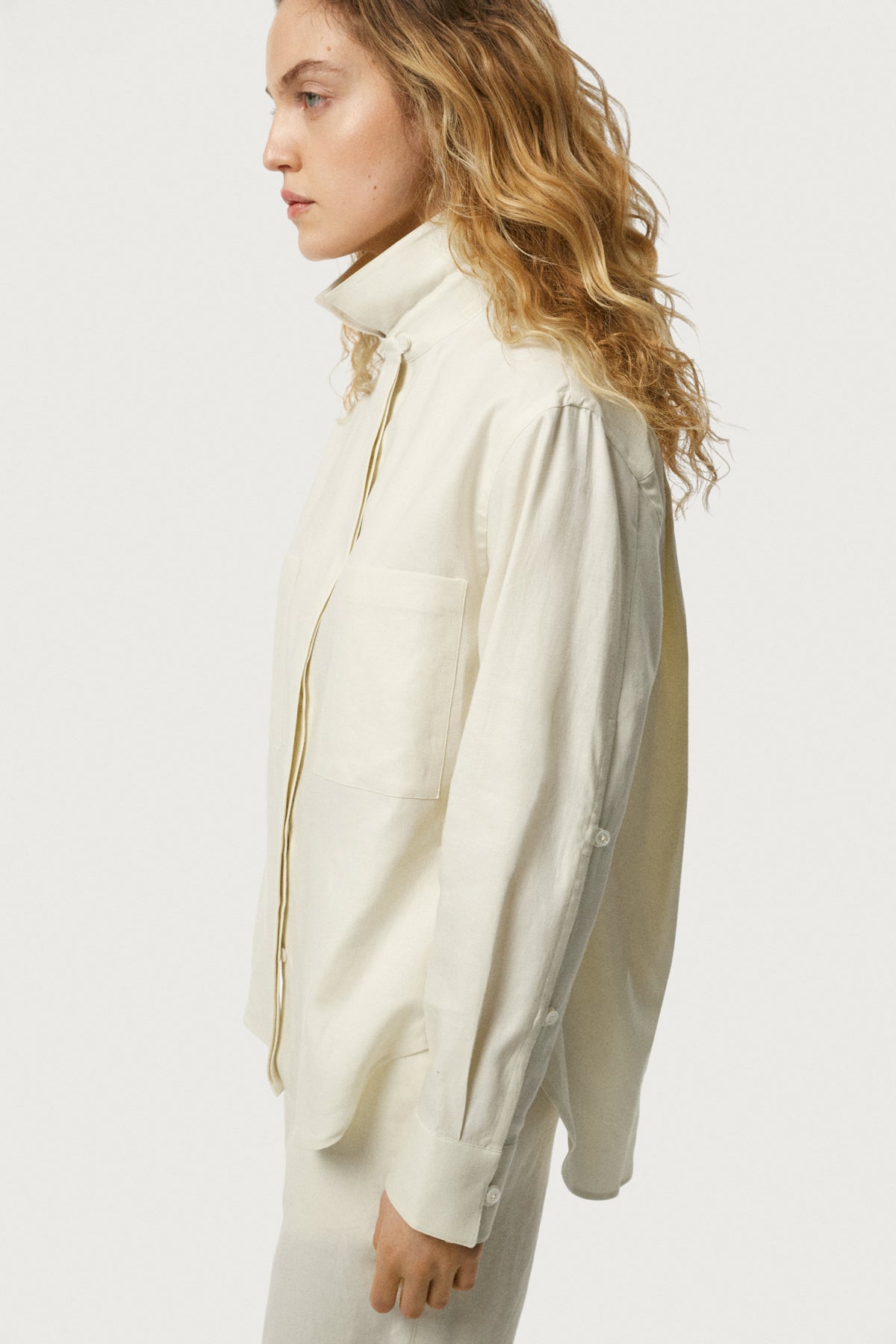 The Pure Linen Shirt - white