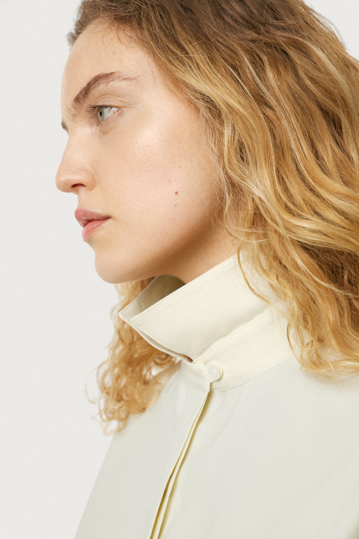 The Pure Linen Shirt - white