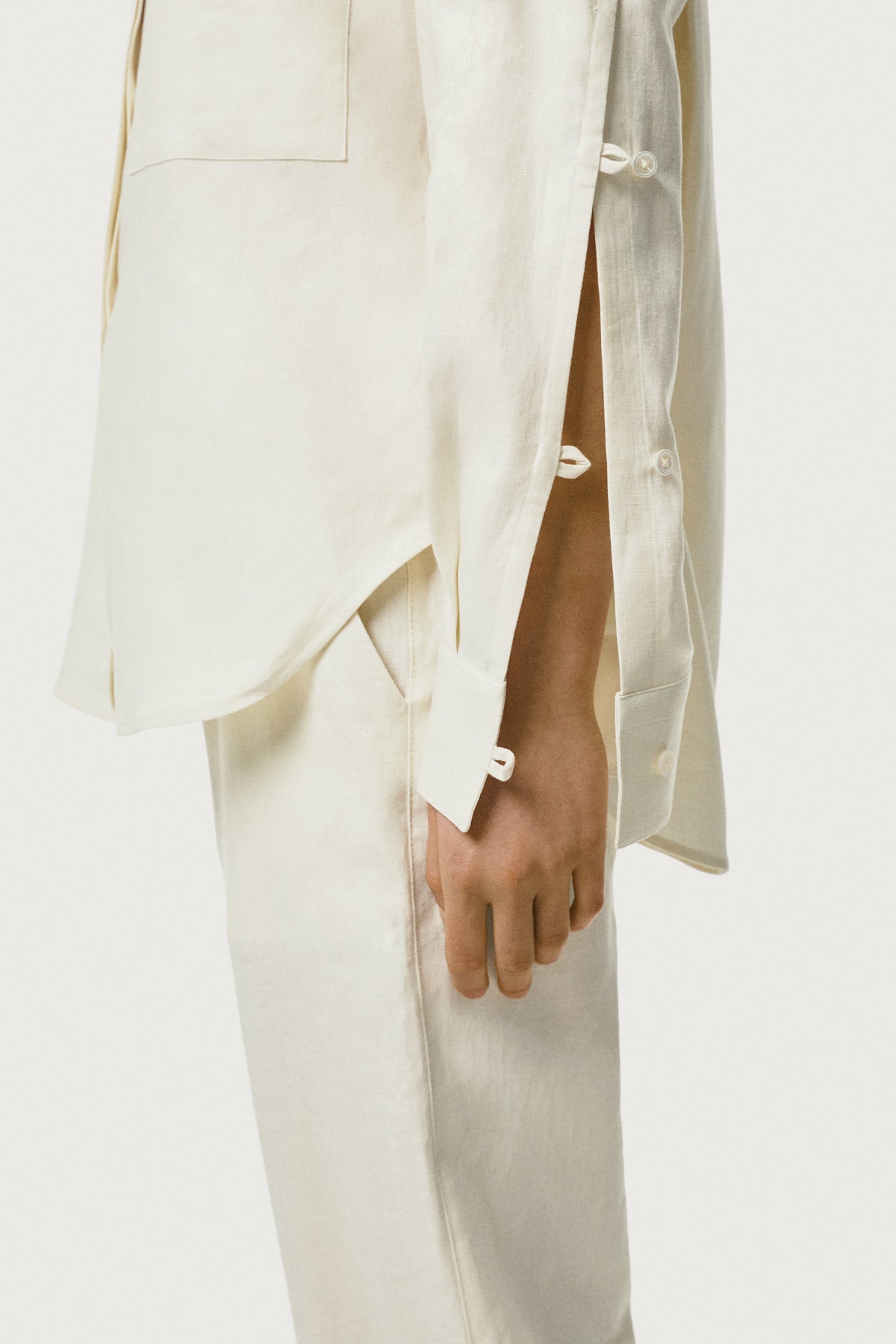 The Pure Linen Shirt - white