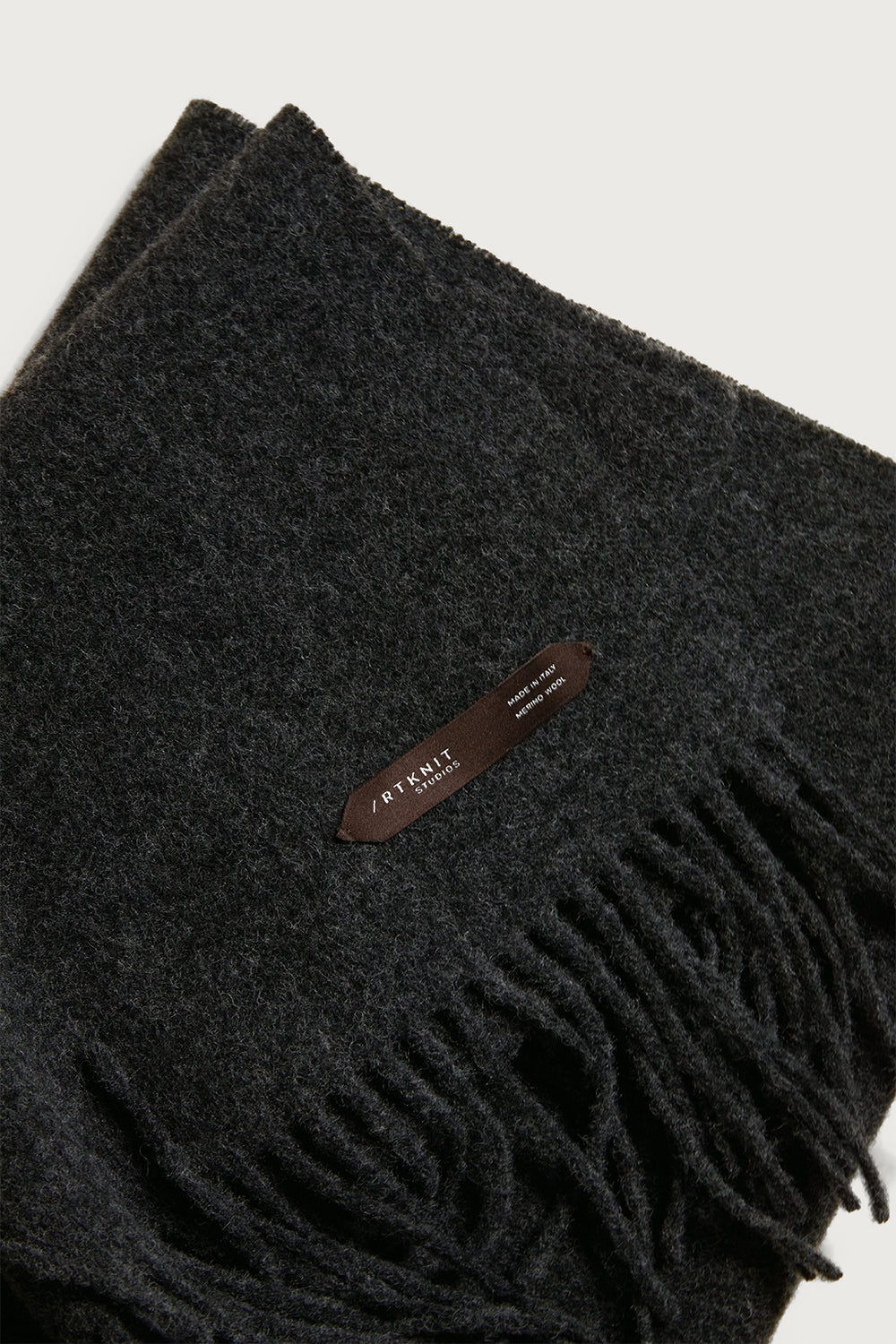 The Fringed Wool Scarf Darkgrey