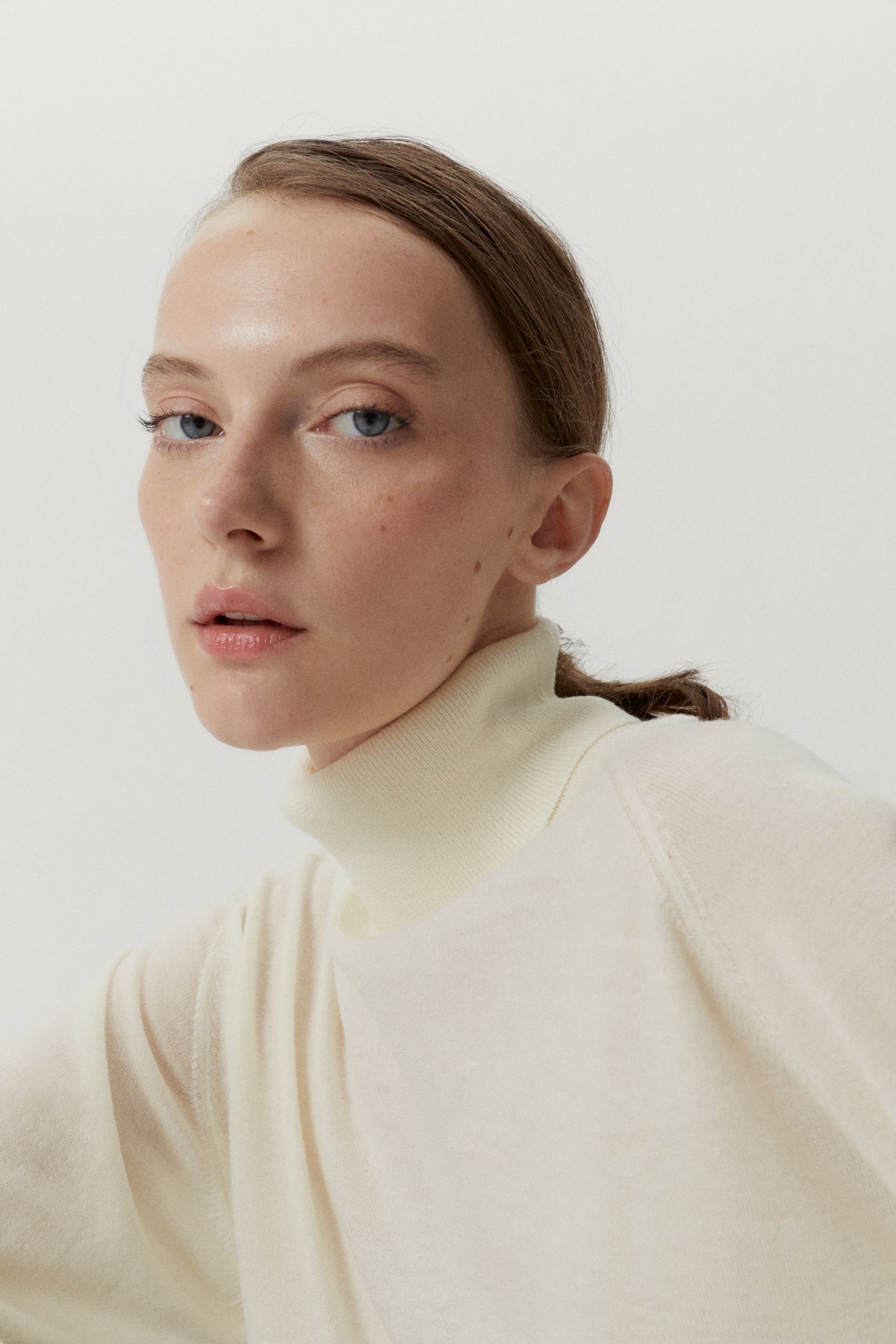 the ultrasoft wool relaxed roll neck natural white