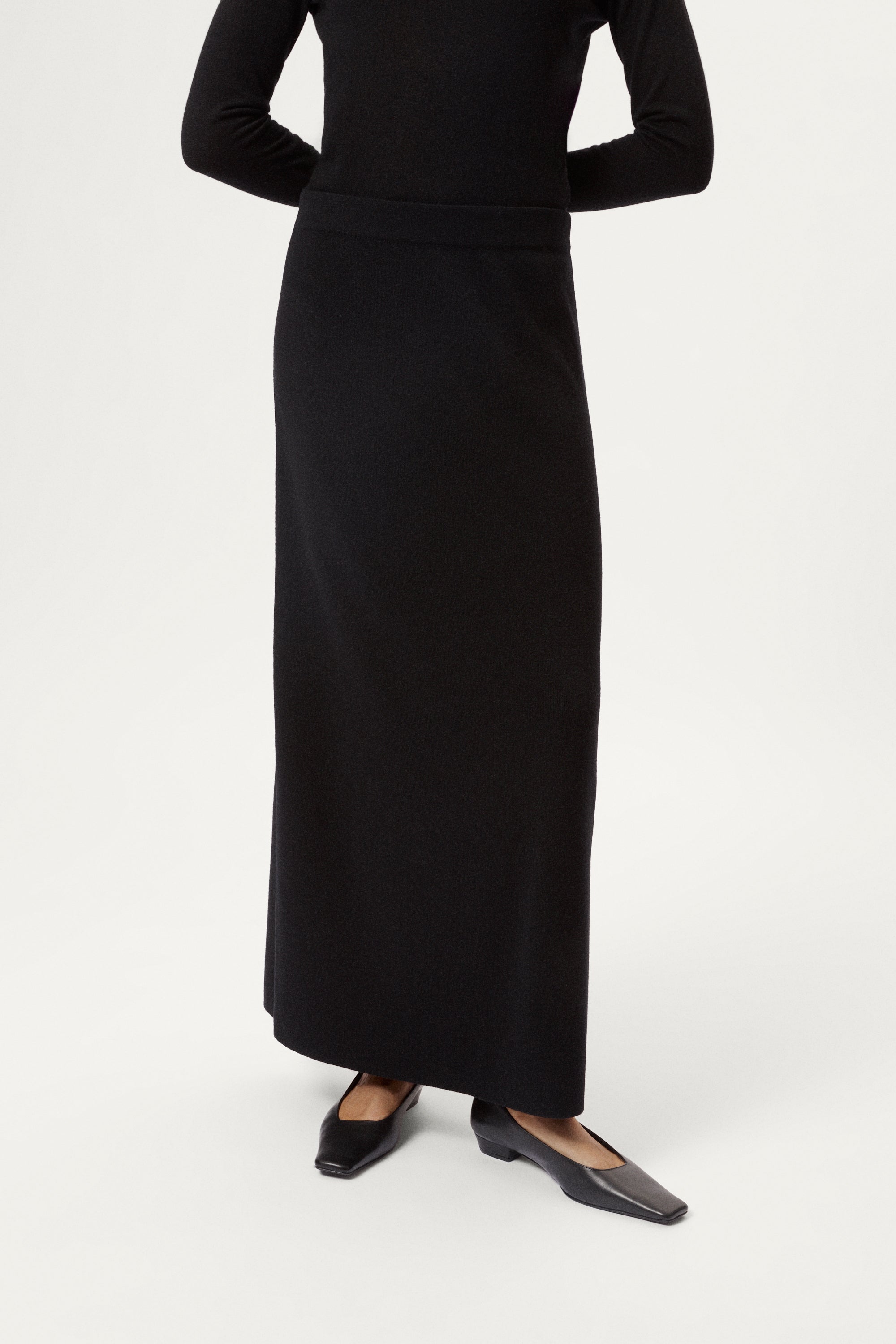 The Ultrasoft Wool flare skirt blck