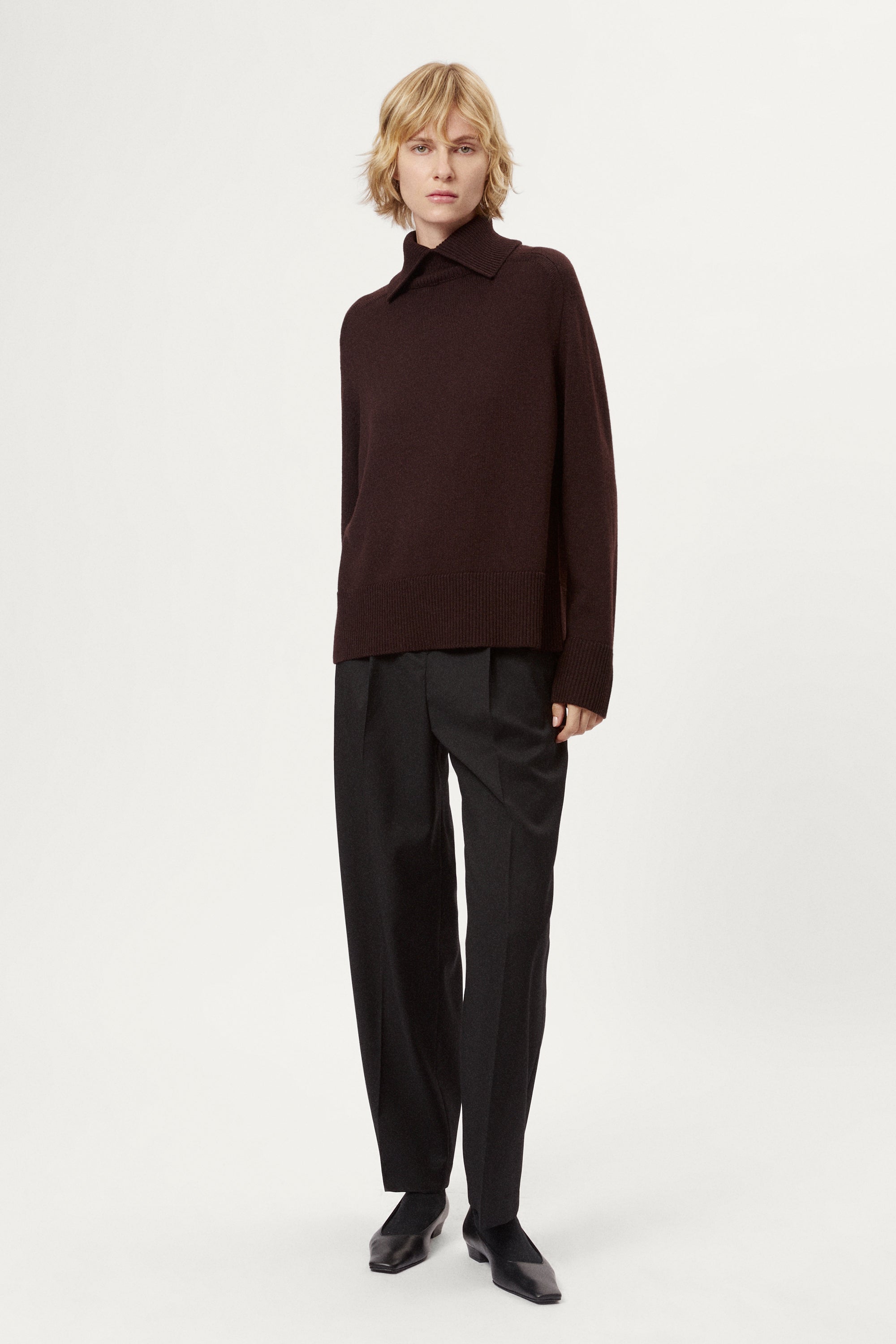 The Merino Wool Boxy with special High Neck - brown