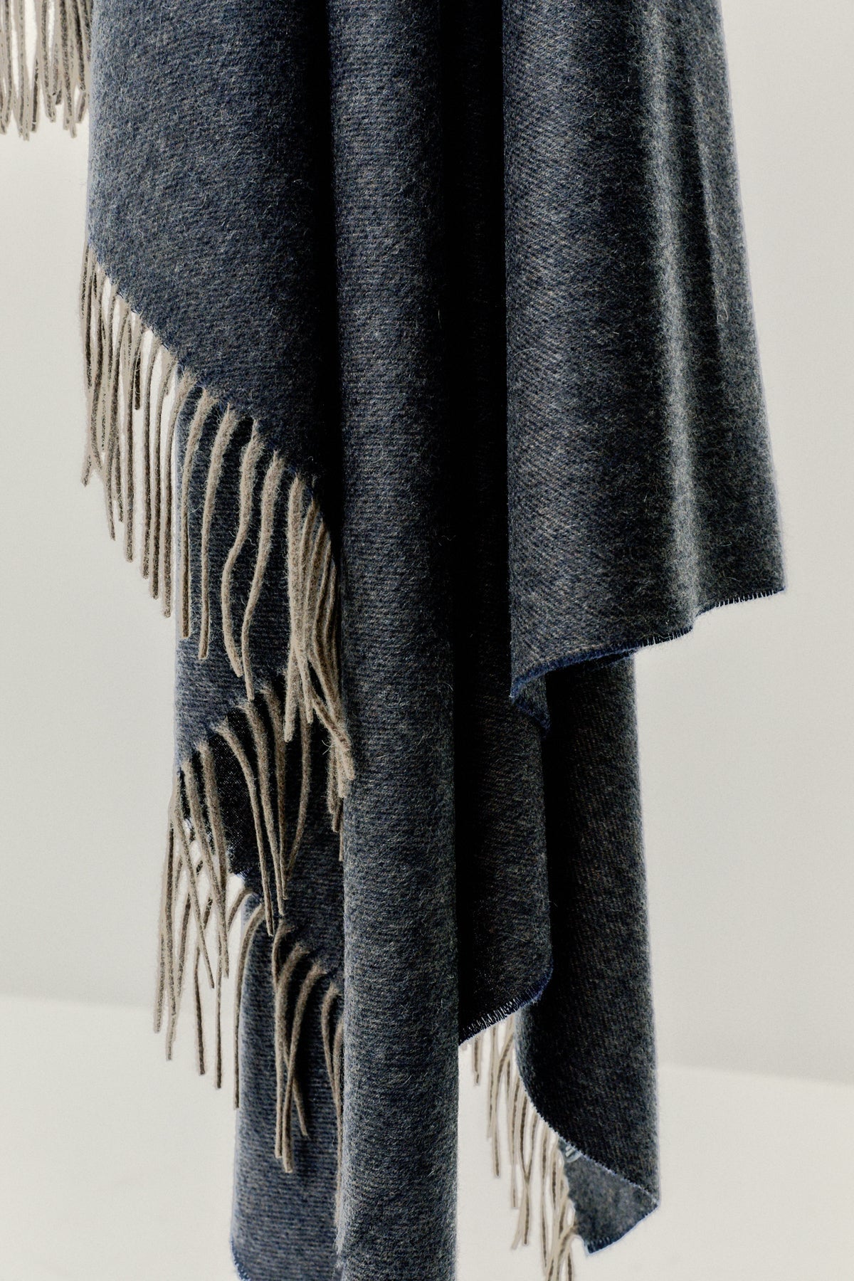 the cashmere blanket with fringes denim