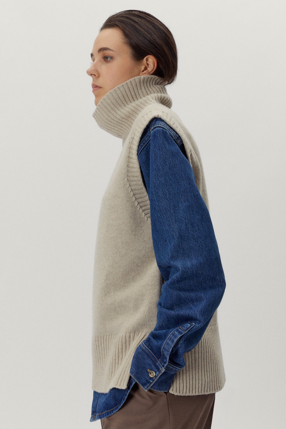 the high neck woolen vest ecru