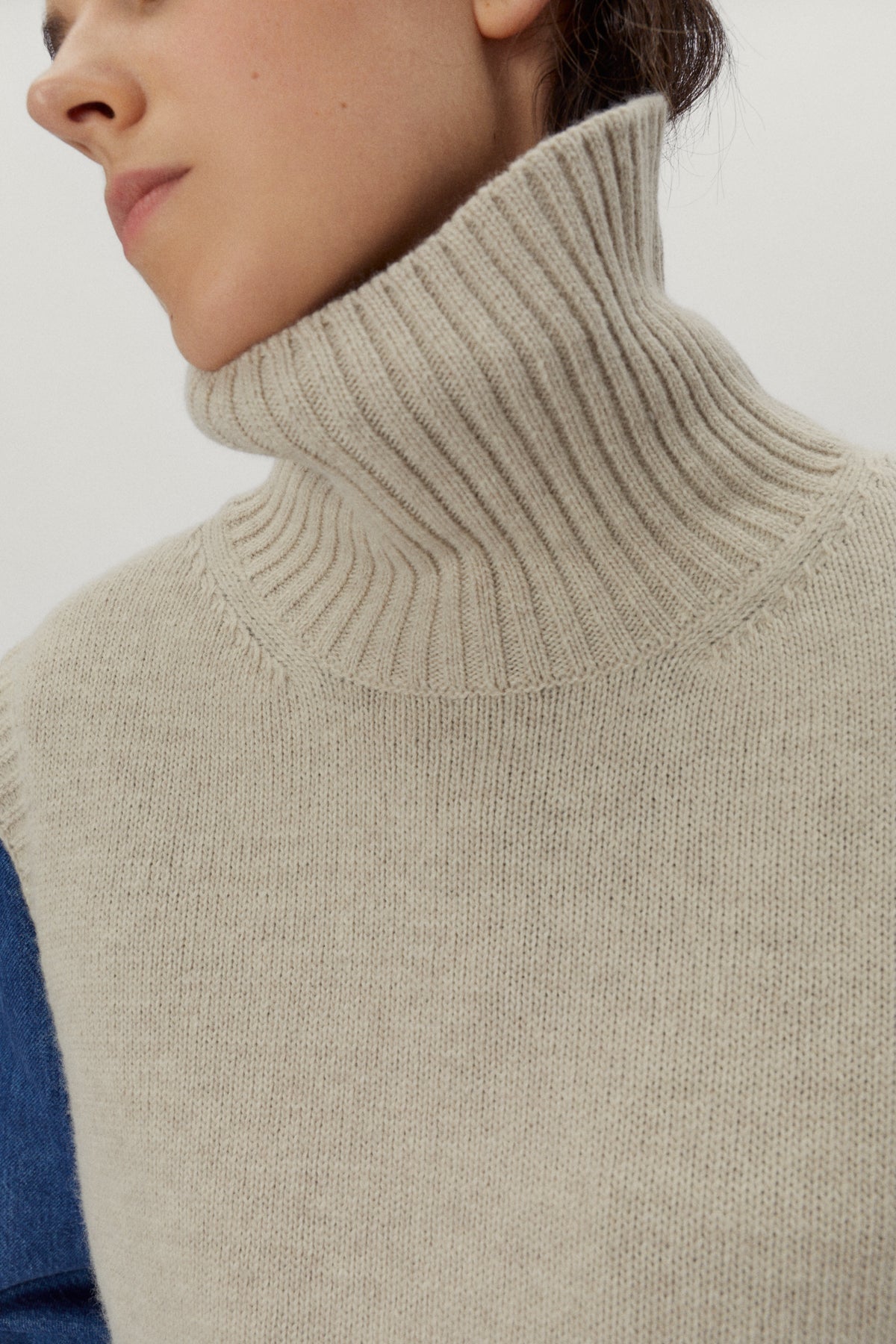the high neck woolen vest ecru