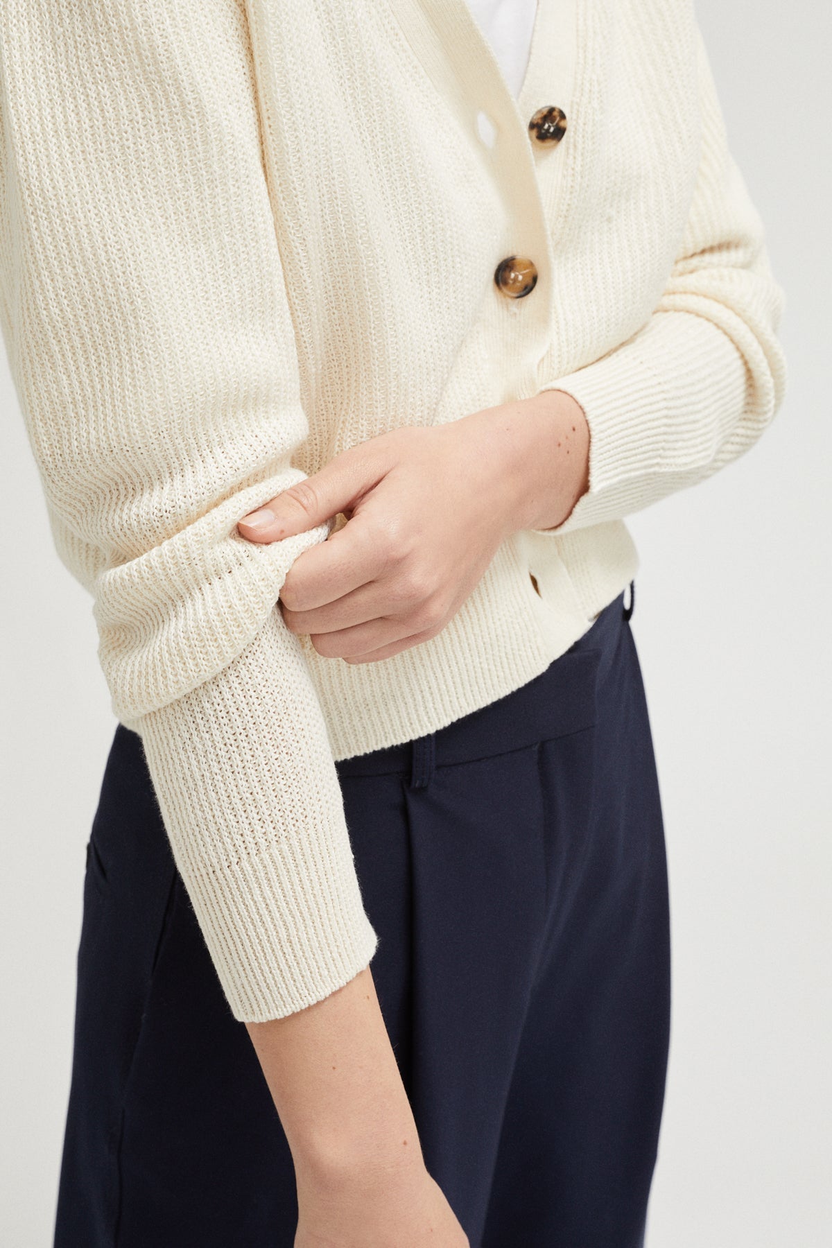 the linen cotton ribbed cropped cardigan milk white