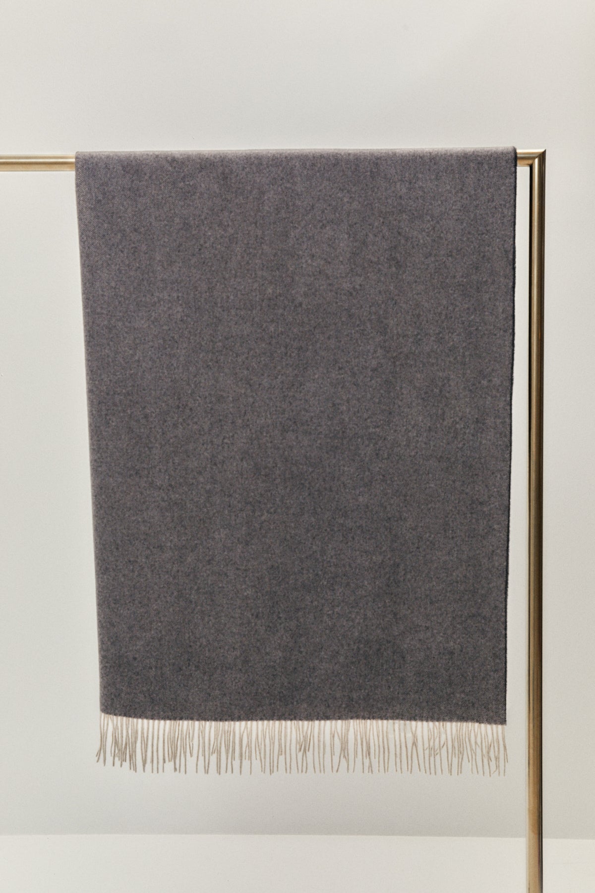 the merino blanket with fringes anthracite grey