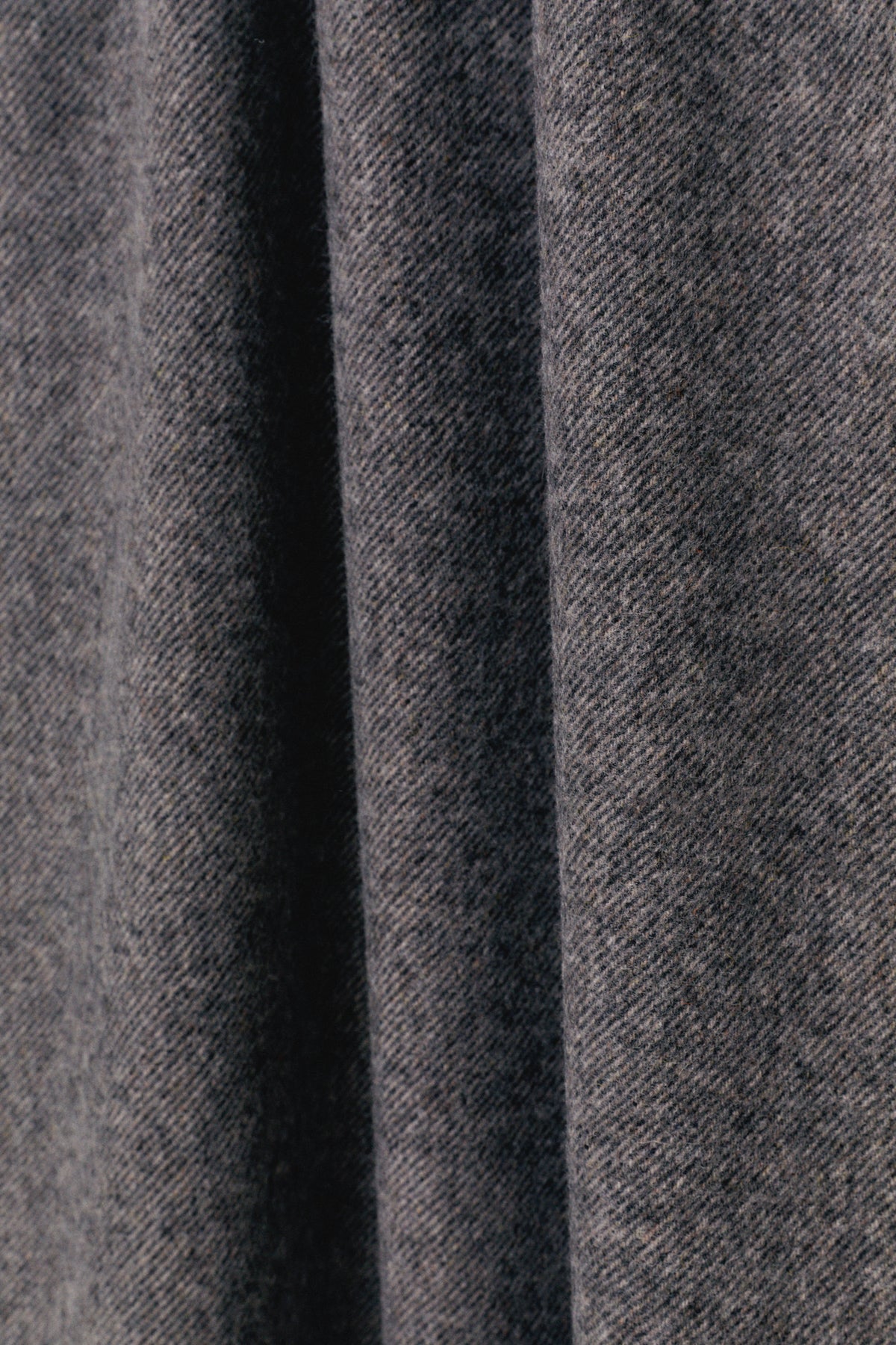 the merino blanket with fringes anthracite grey