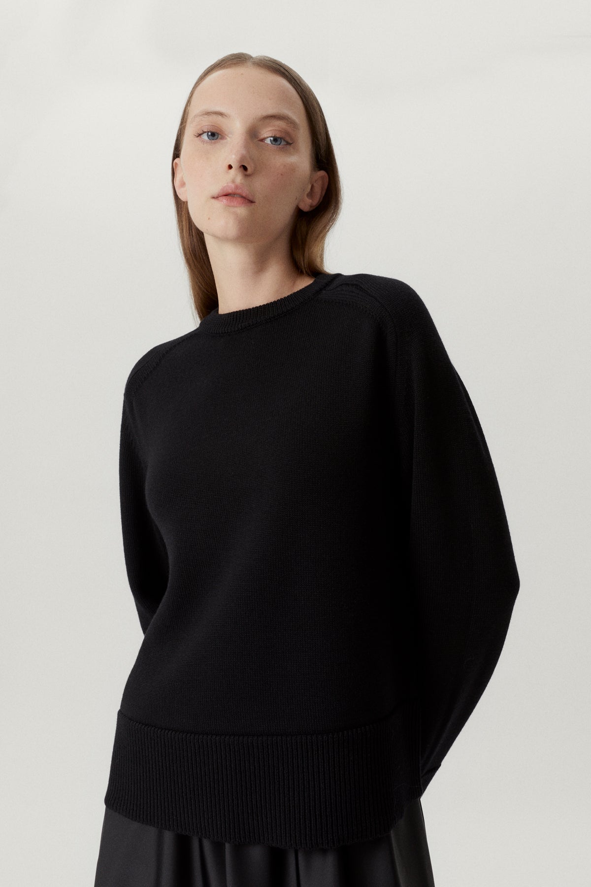 the merino wool boxy sweater black