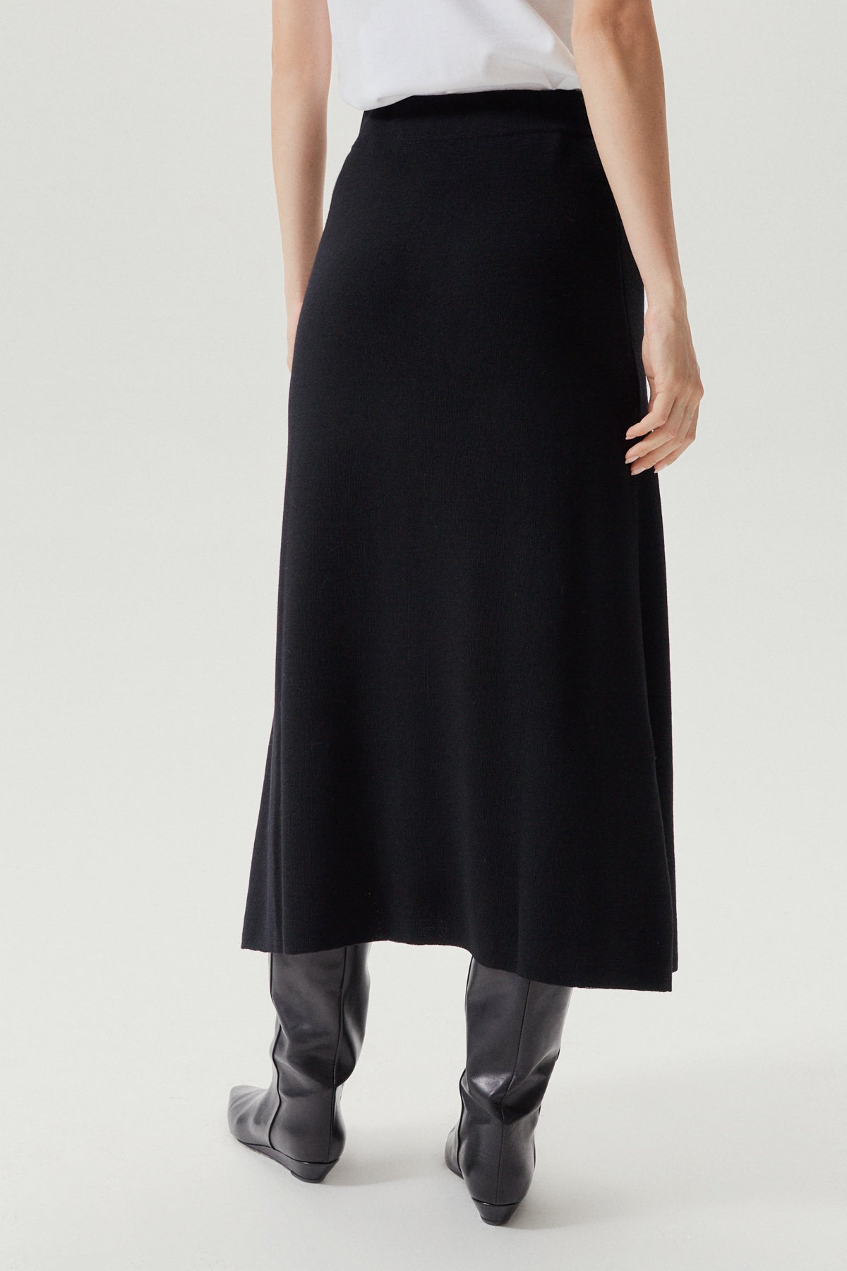 the merino wool flare skirt black