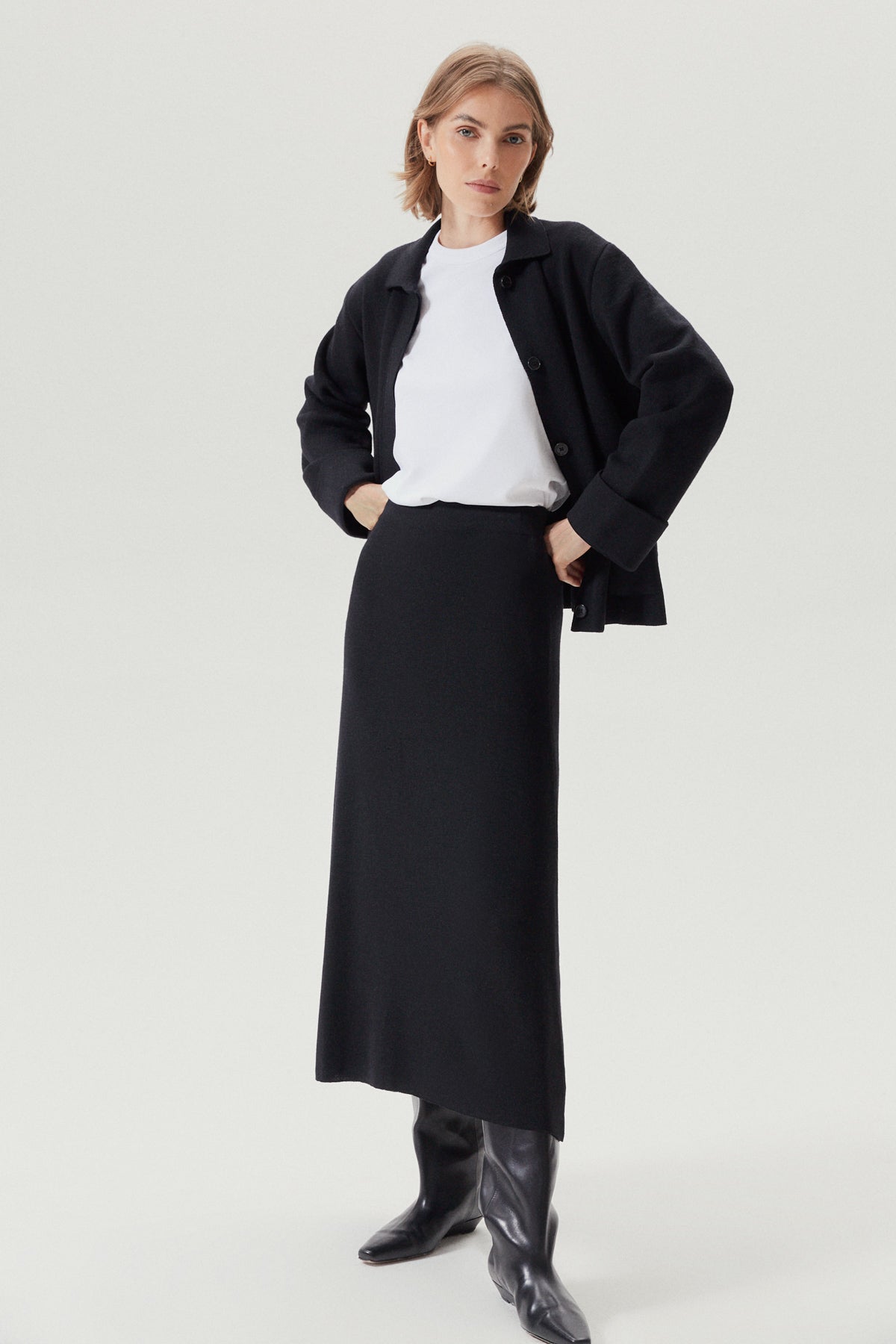 the merino wool flare skirt black