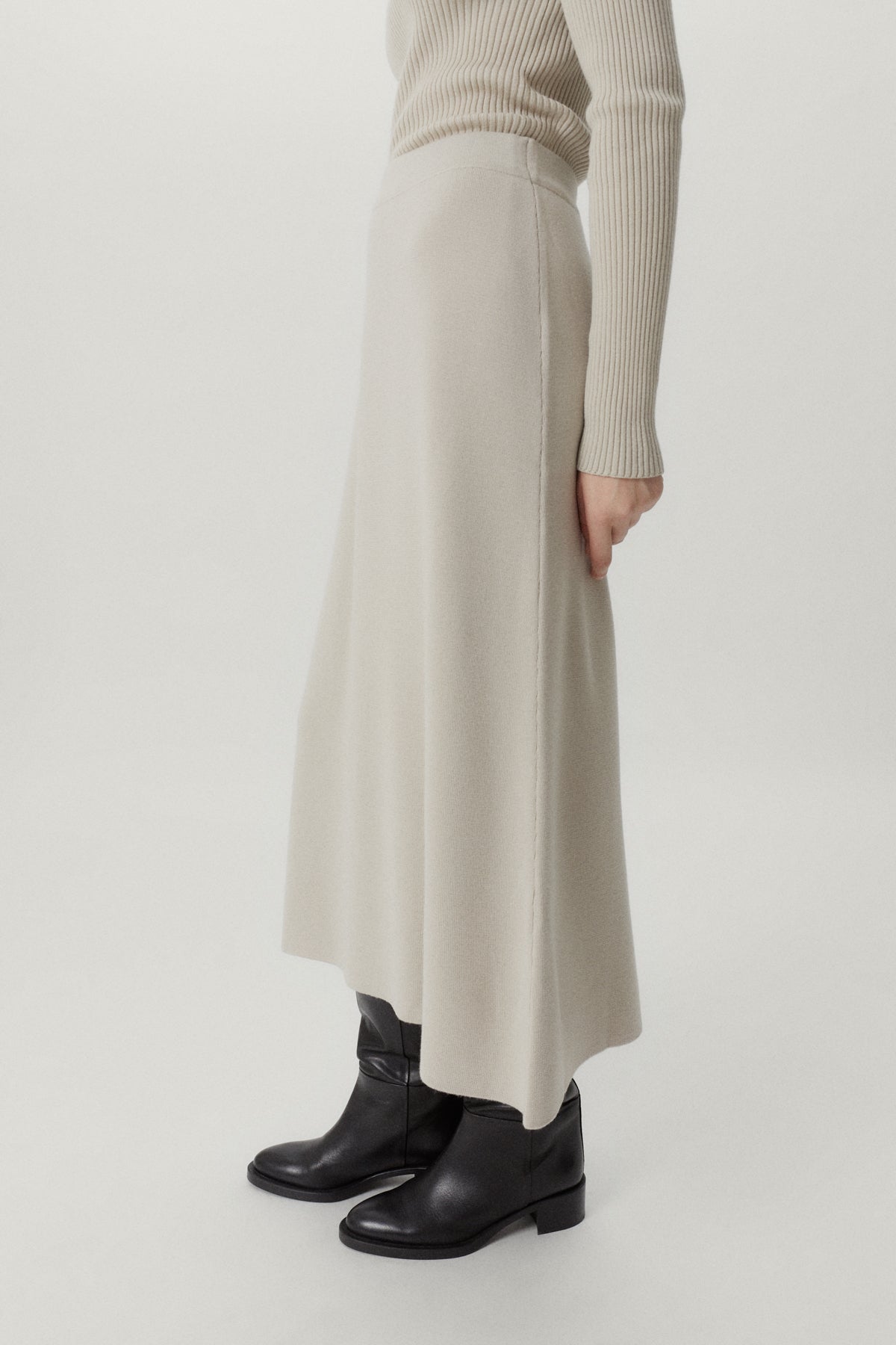 the merino wool flare skirt pearl