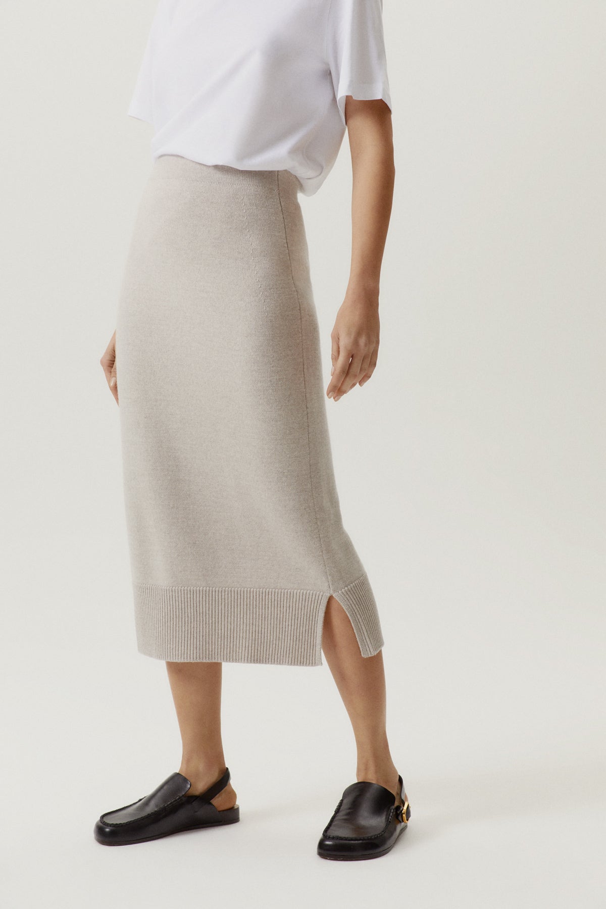 the merino wool skirt greige