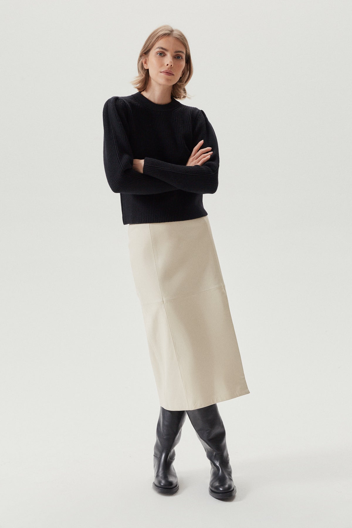 the merino wool sweater with pinces black