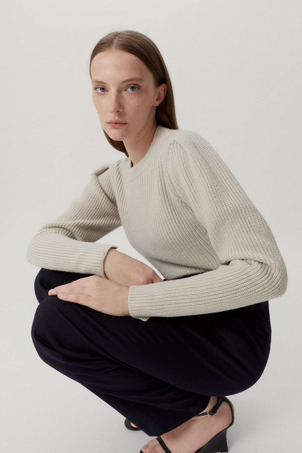 the merino wool sweater with pinces pearl