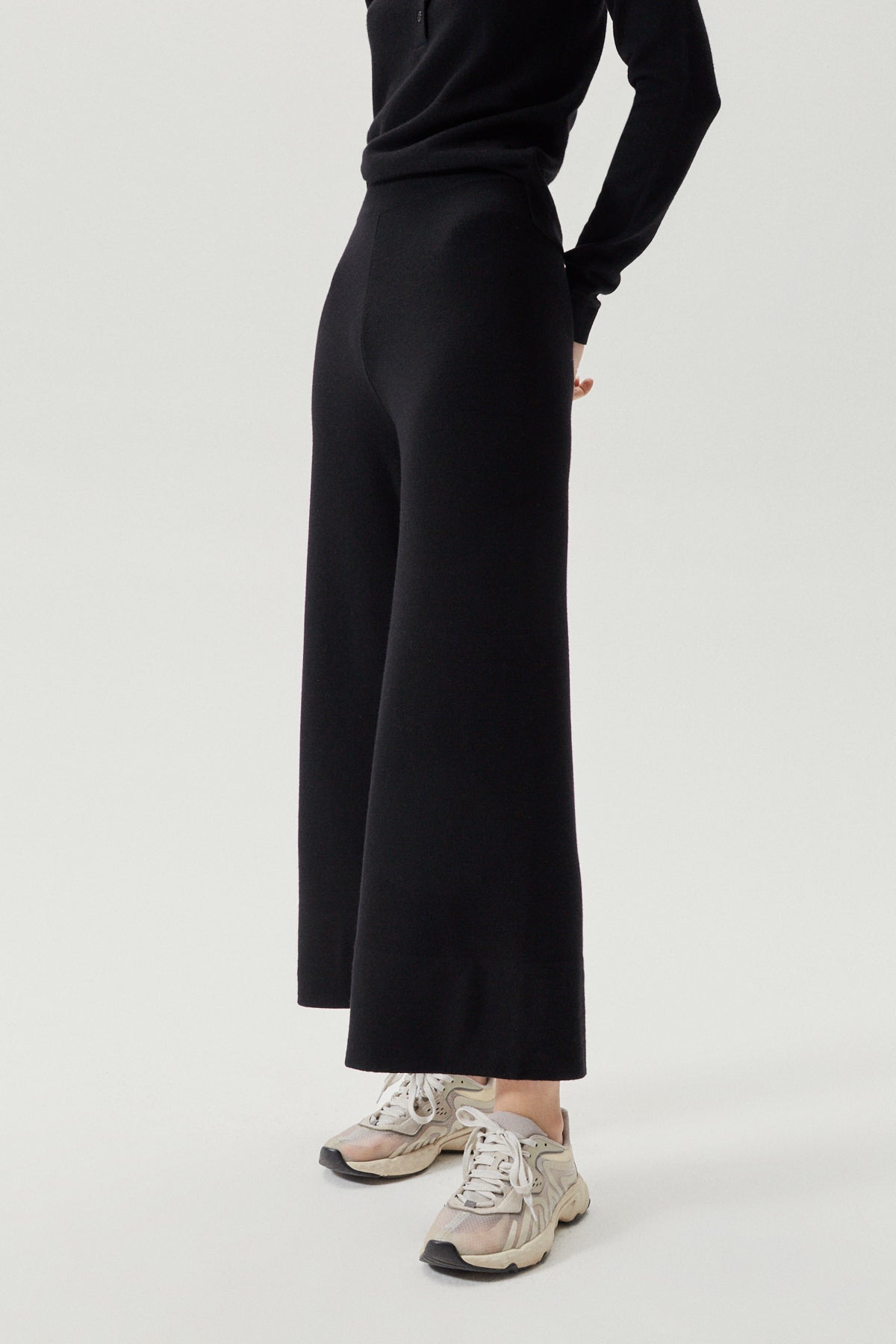 the merino wool wide leg pants black