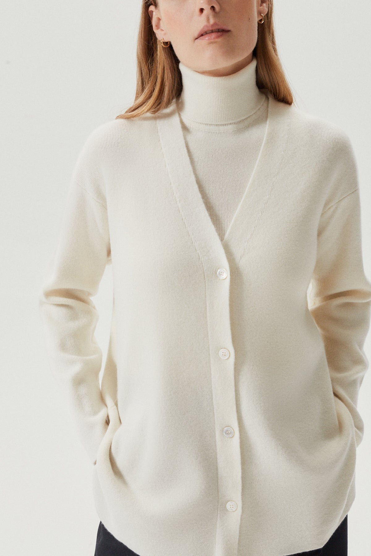 The Superior cashmere Chunky Cardigan - Ivory