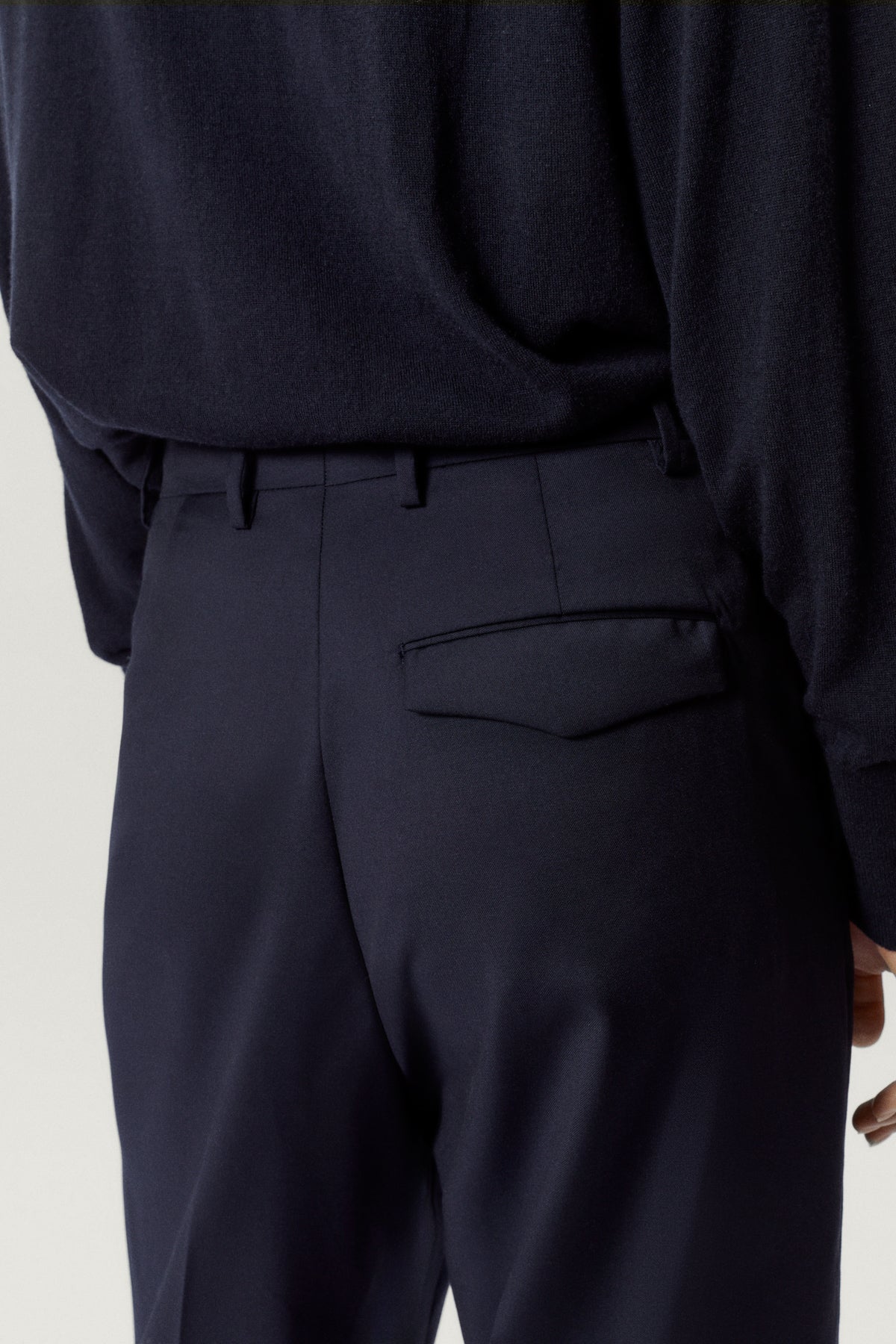 the wool tailored pants with pinces w blue navy