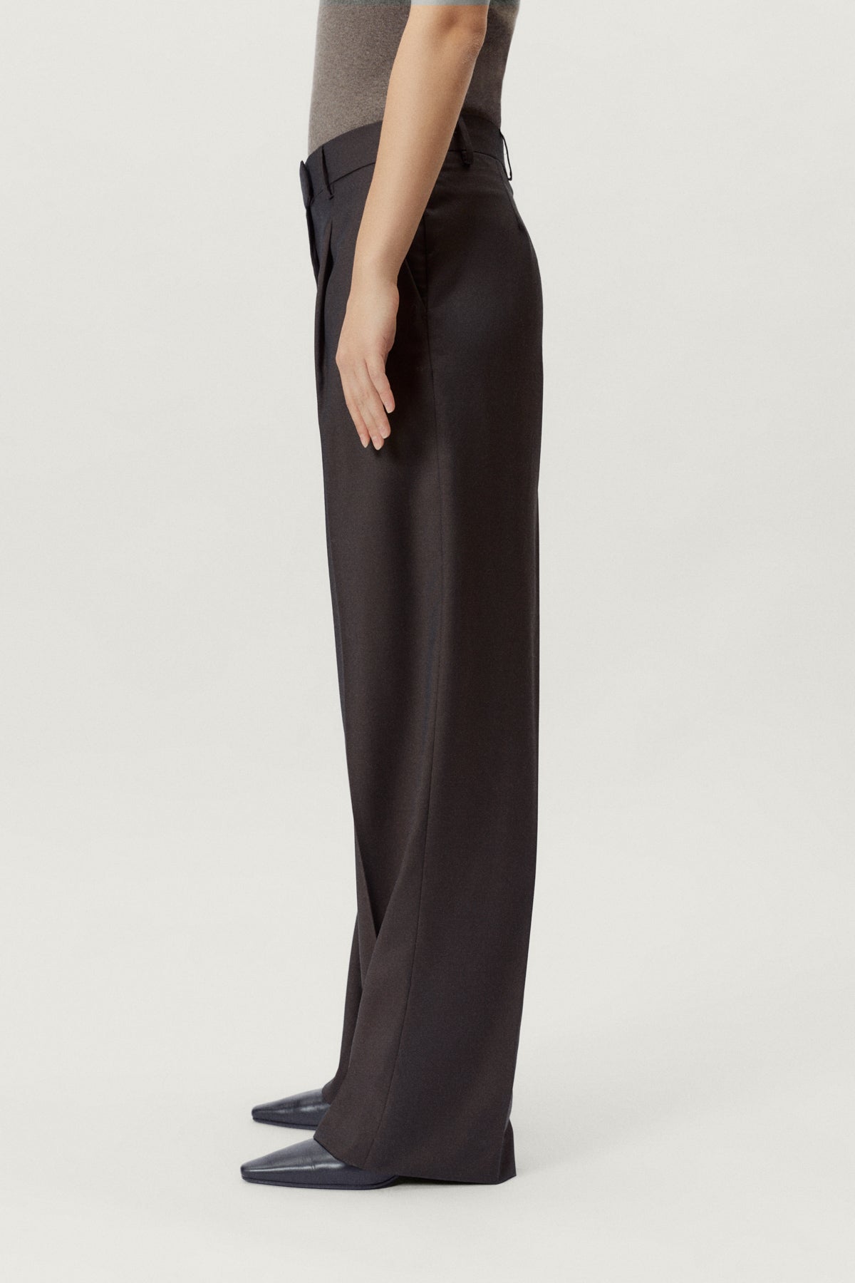 the wool tailored pants with pinces w dark brown