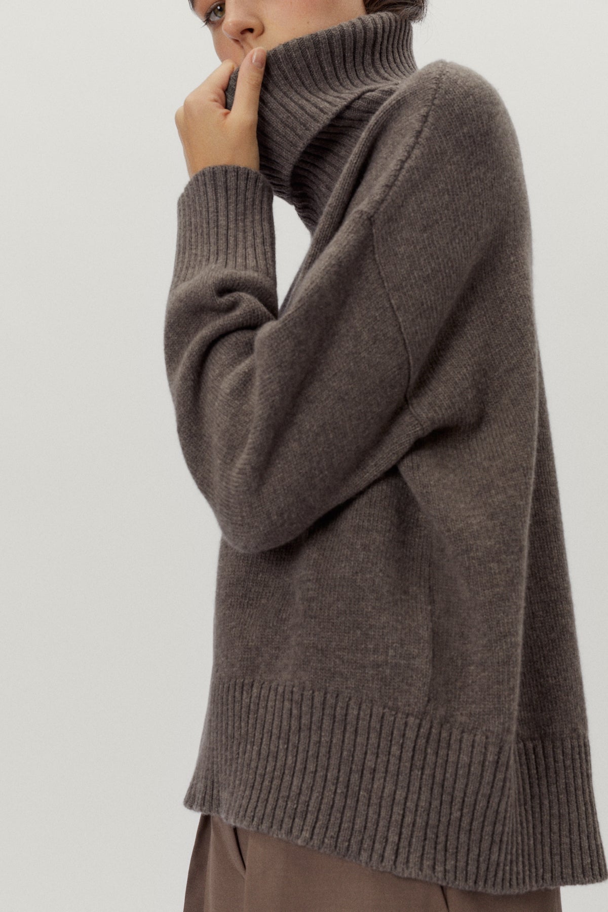 The Woolen Chunky Roll-Neck - taupe