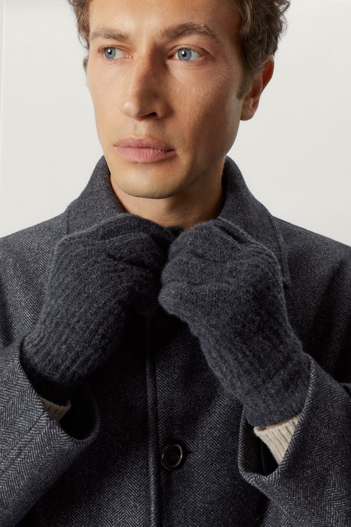 the woolen ribbed gloves ash grey
