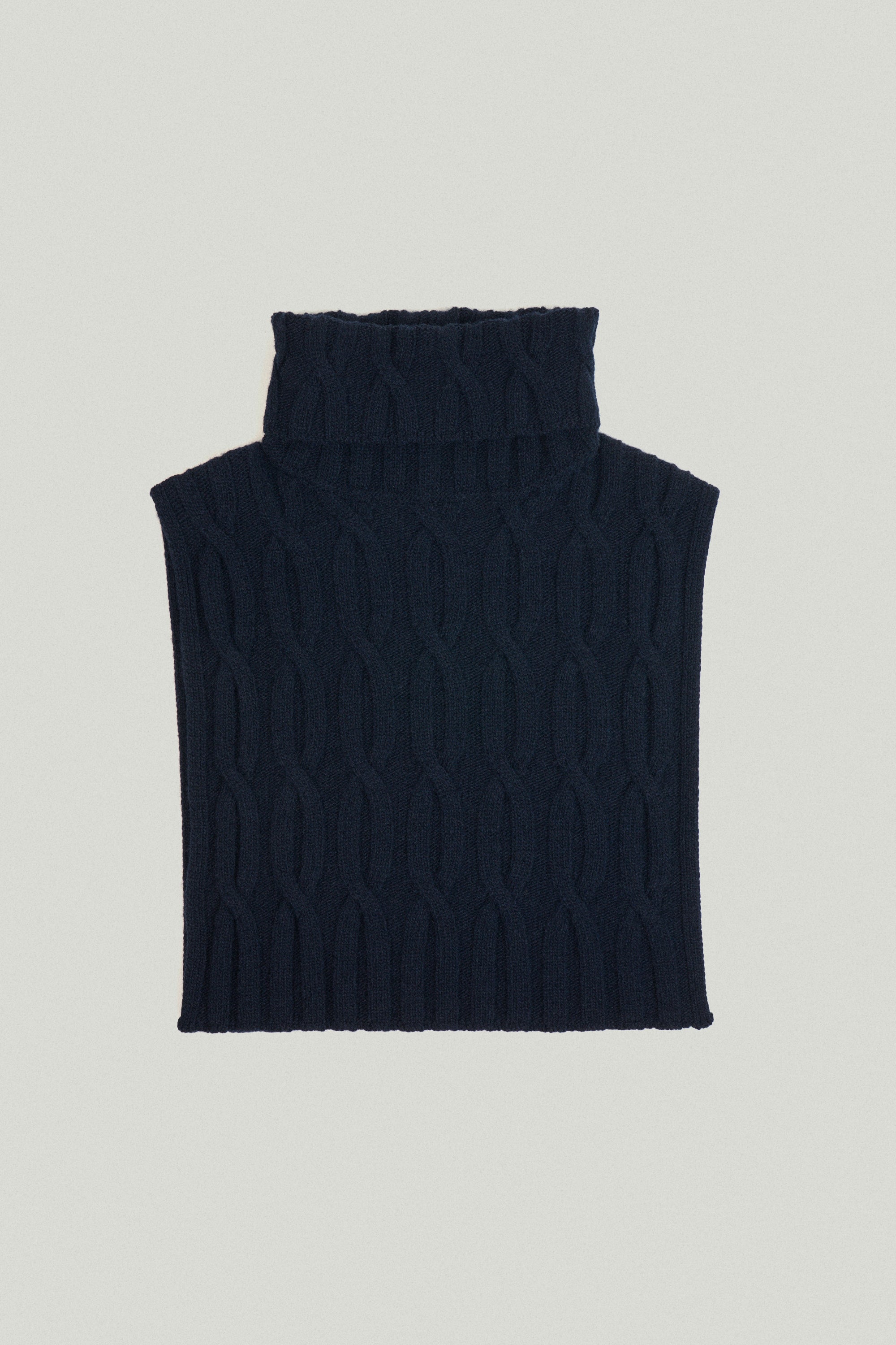 The Woolen Cable Bib