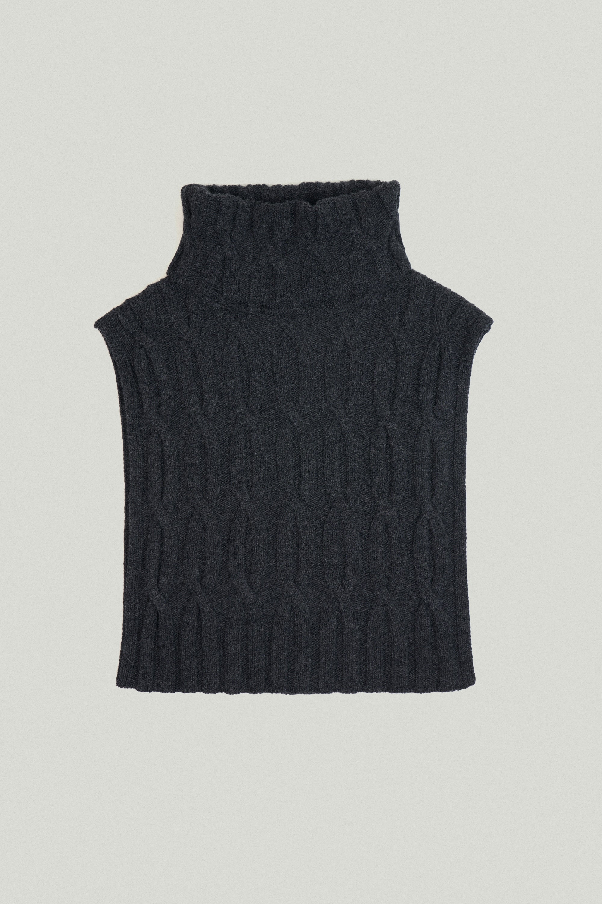 The Woolen Cable Bib dark grey